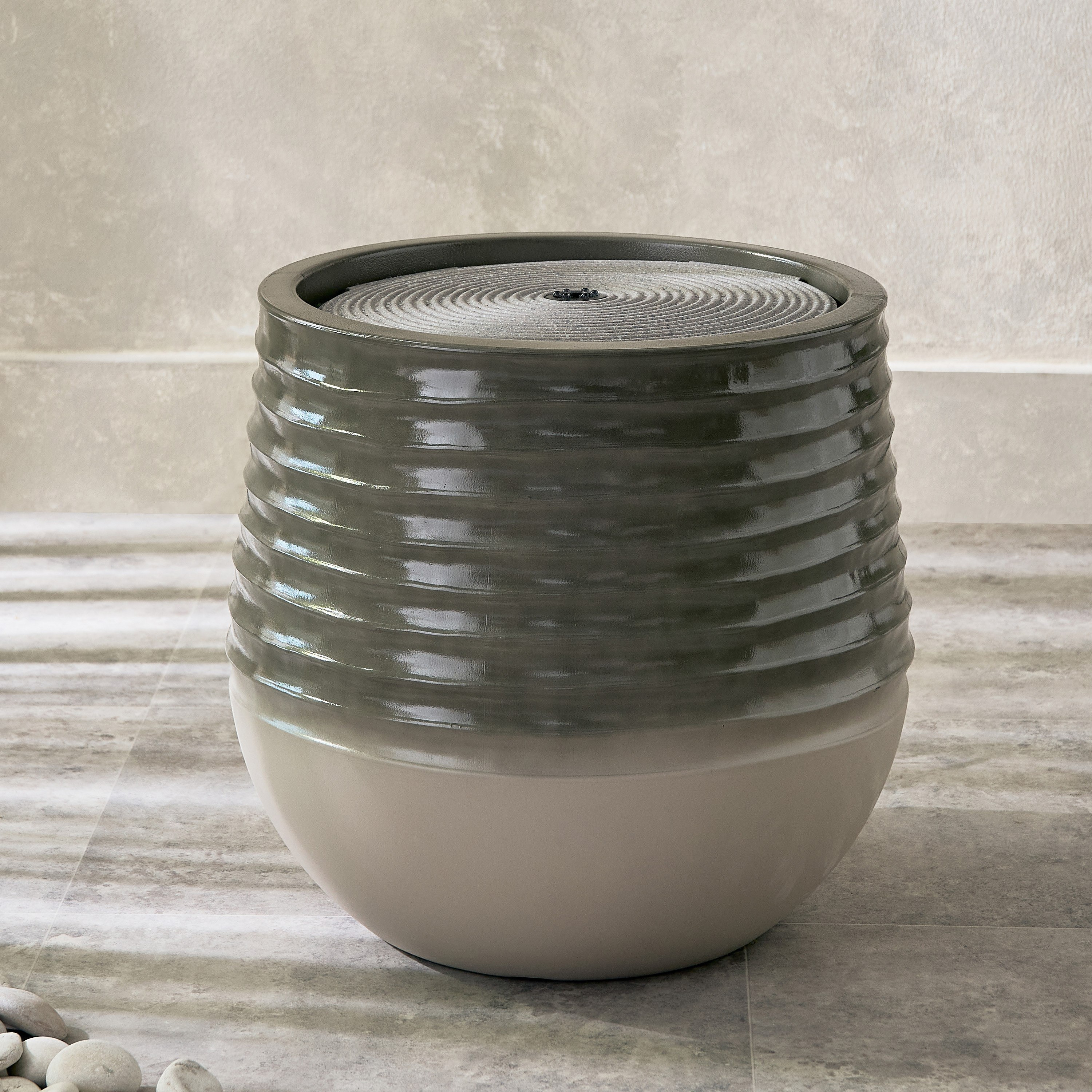 فيرا - نافورة مساحات خارجية ريزين من إليسيان - 40x40x37.5 سم-hbxhomeware-gardenandoutdoor-outdoorfountain-image-1