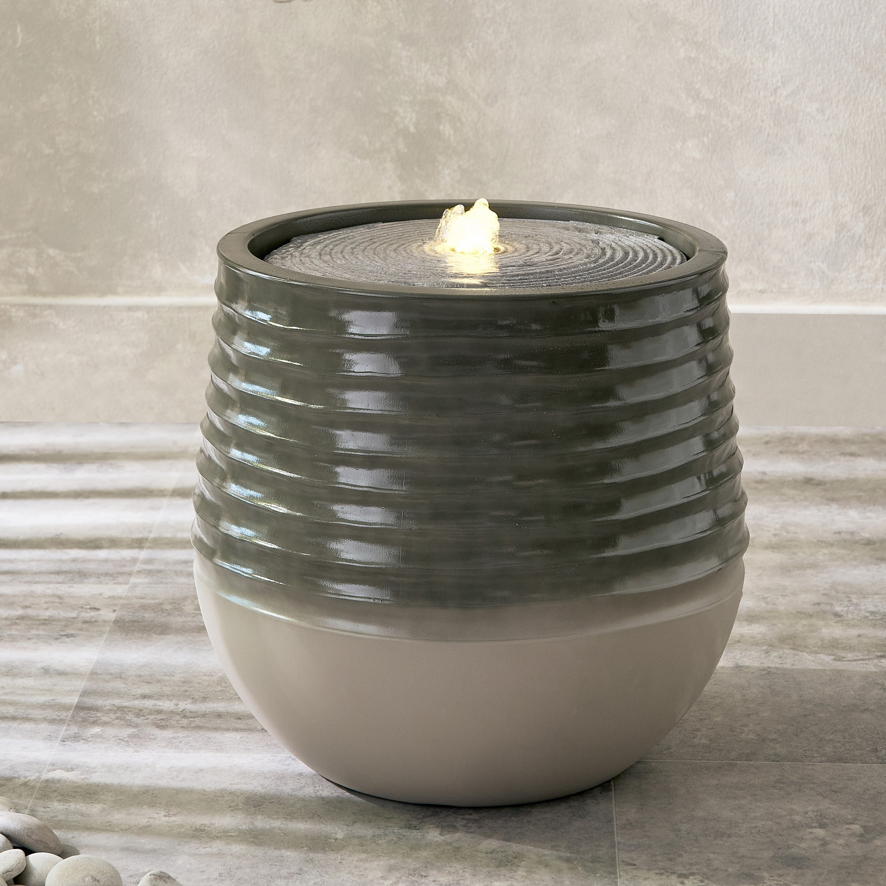 فيرا - نافورة مساحات خارجية ريزين من إليسيان - 40x40x37.5 سم-hbxhomeware-gardenandoutdoor-outdoorfountain-image-2