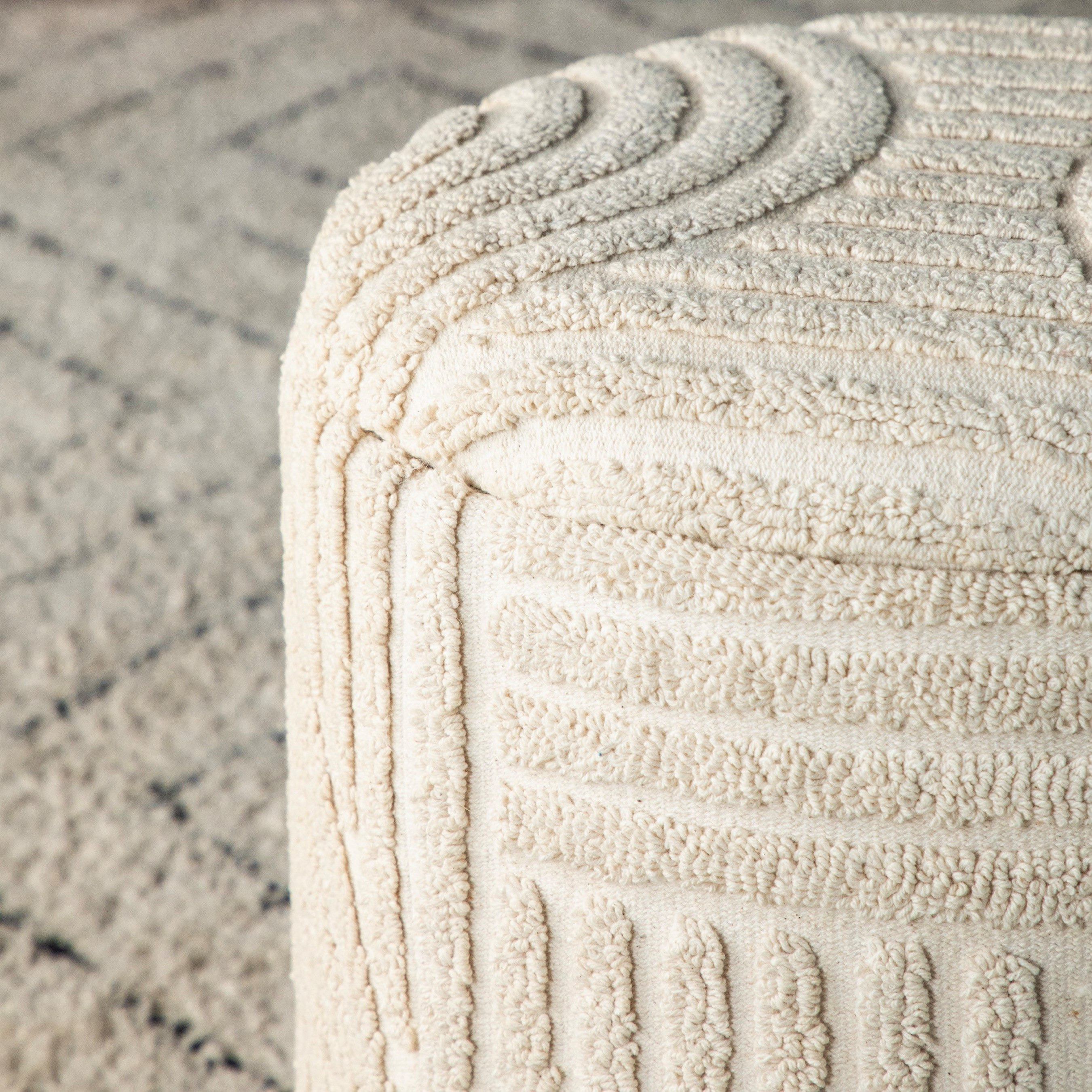 مقعد عثماني قماش من جرومو-hbxlivingroom-sofasandarmchairs-ottomansandfootstools-image-3
