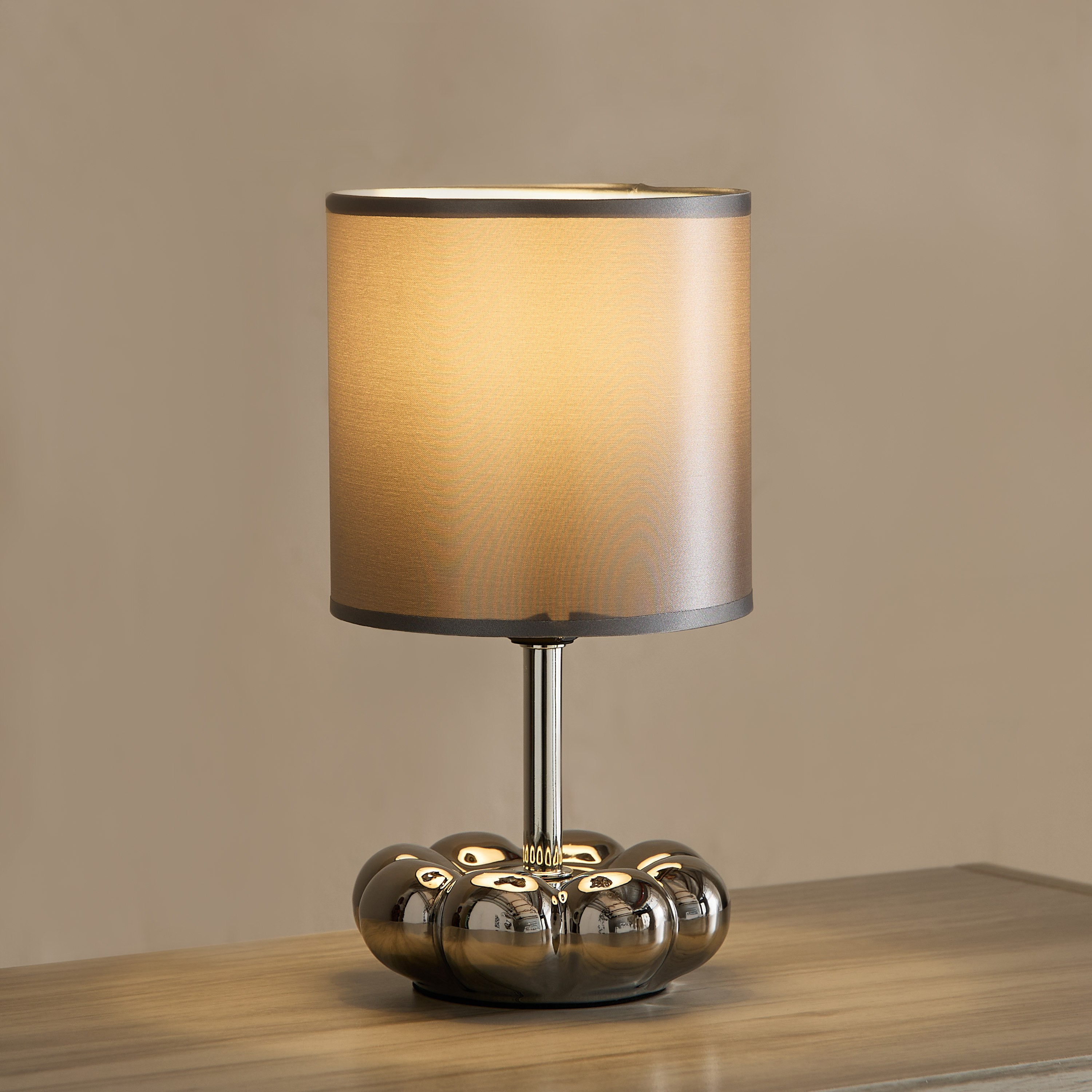 مصباح طاولة سيراميك بغطاء قماش من أليكس - 14×14×26.5 سم-hbxbedroom-lighting-tablelamps-image-2