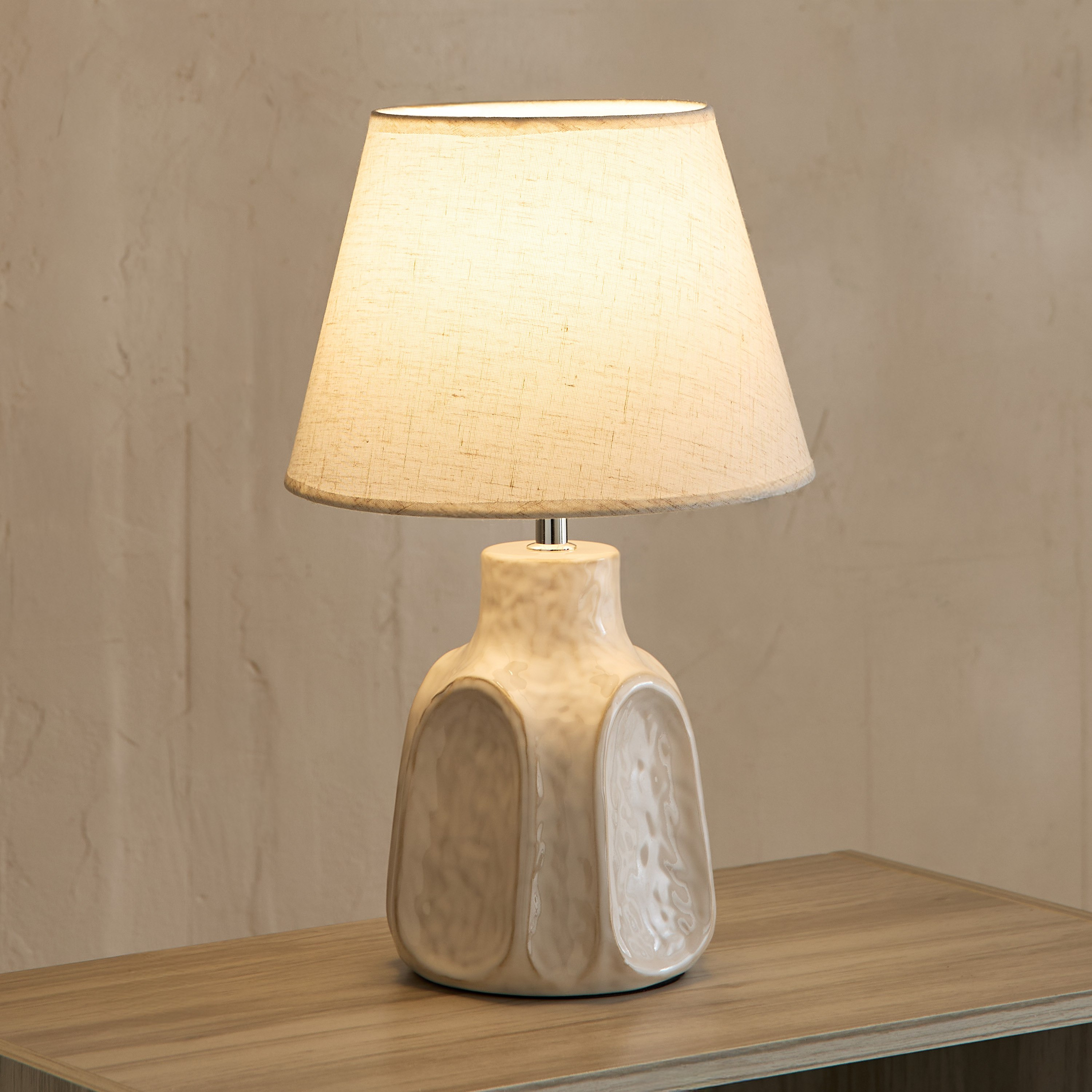 مصباح طاولة سيراميك بغطاء قماش من أليسز -  25x25x41 سم-hbxbedroom-lighting-tablelamps-image-2