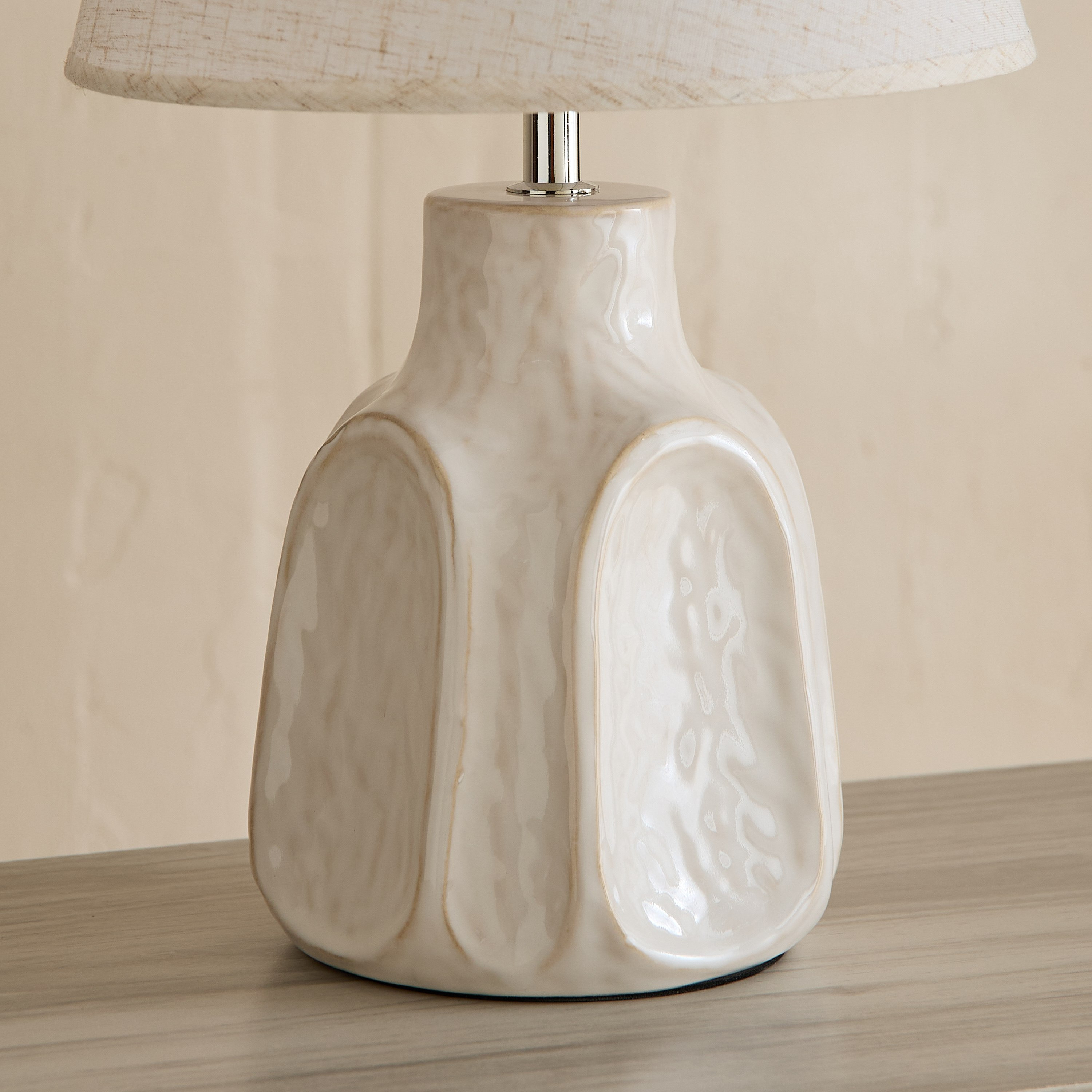 مصباح طاولة سيراميك بغطاء قماش من أليسز -  25x25x41 سم-hbxbedroom-lighting-tablelamps-image-3