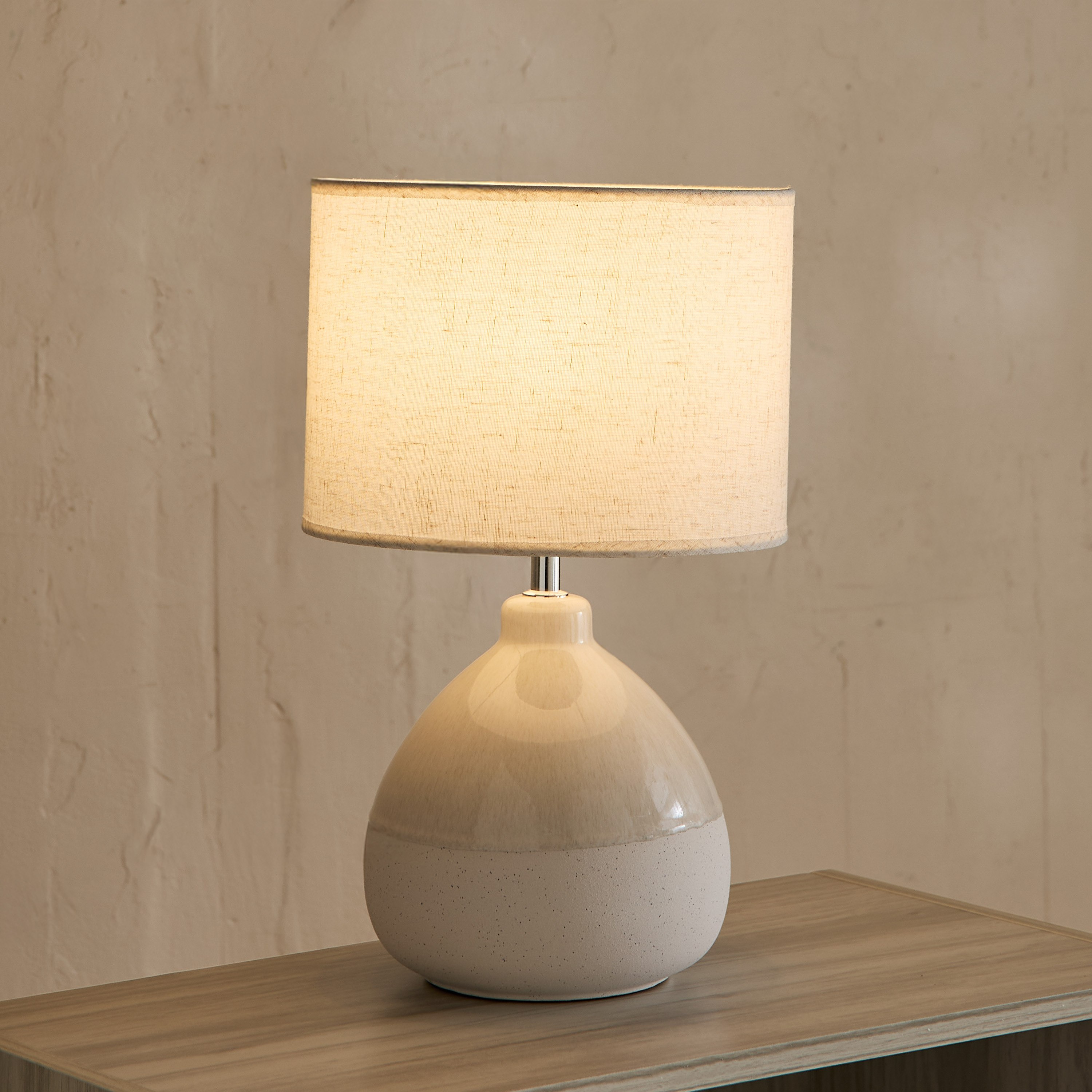 مصباح طاولة سيراميك بغطاء قماشي من أليكس - 25x25x41 سم-hbxbedroom-lighting-tablelamps-image-2