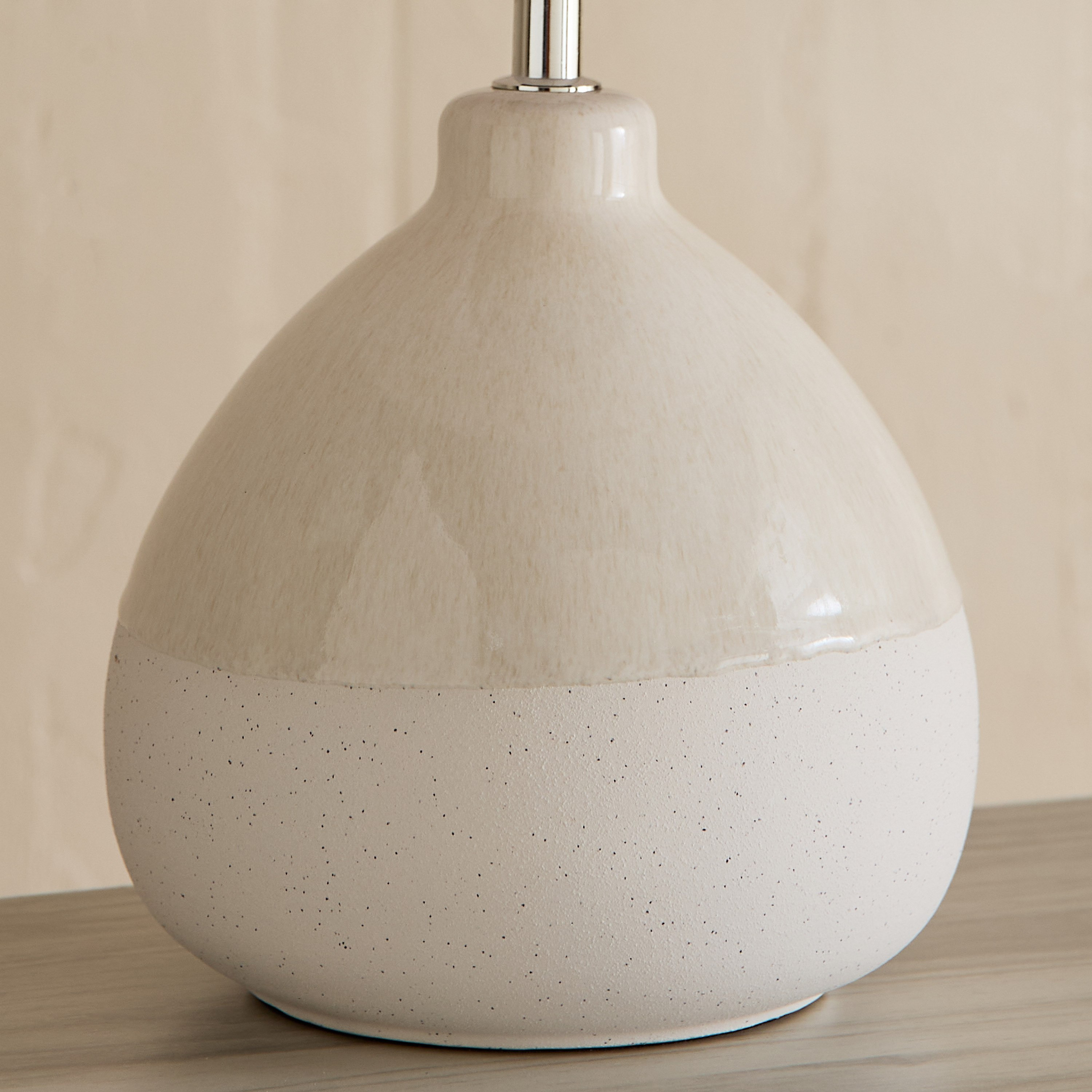 مصباح طاولة سيراميك بغطاء قماشي من أليكس - 25x25x41 سم-hbxbedroom-lighting-tablelamps-image-3