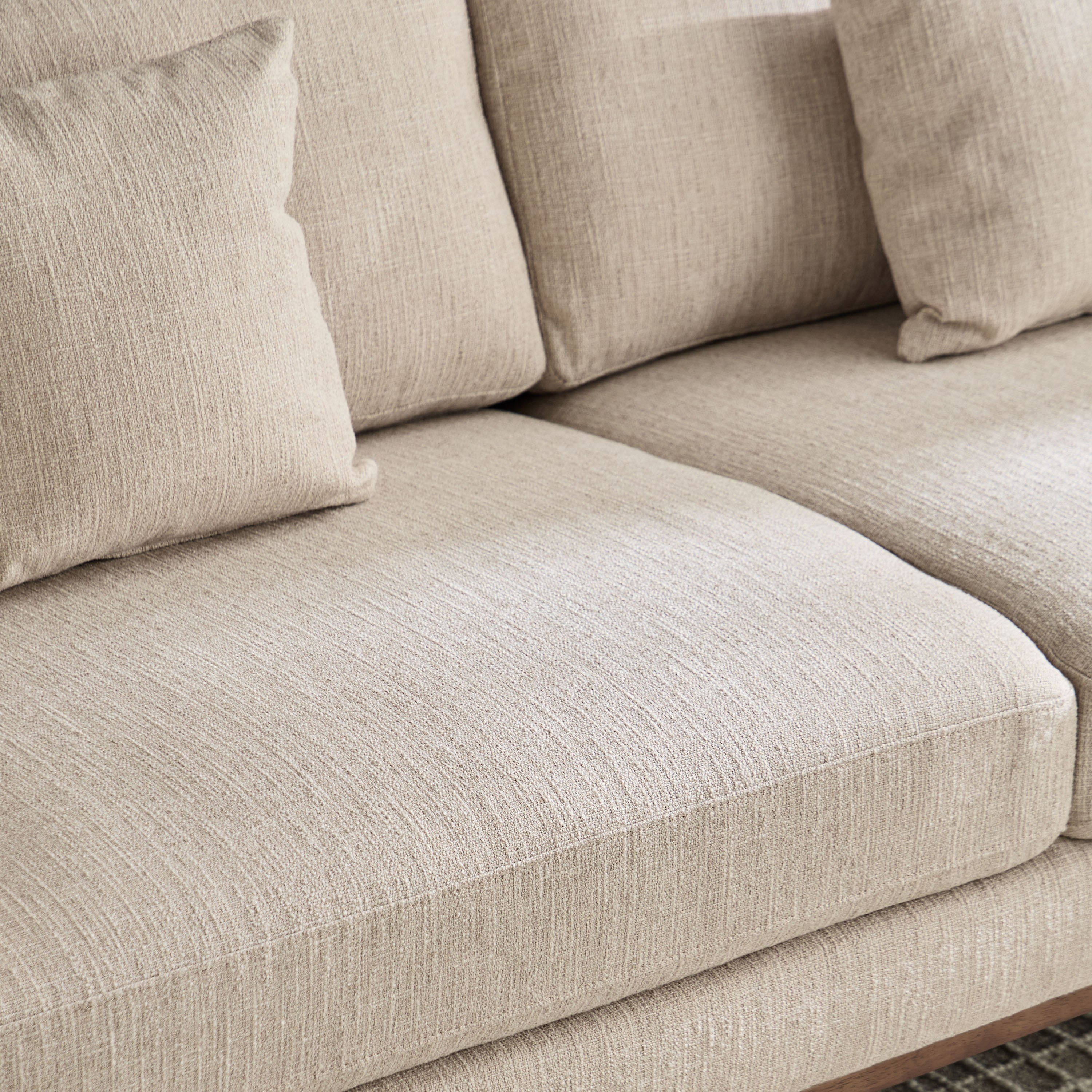 كنبة قماش بمقعدين مع وسادتين من مونزا-hbxlivingroom-sofasandarmchairs-sofas-image-7