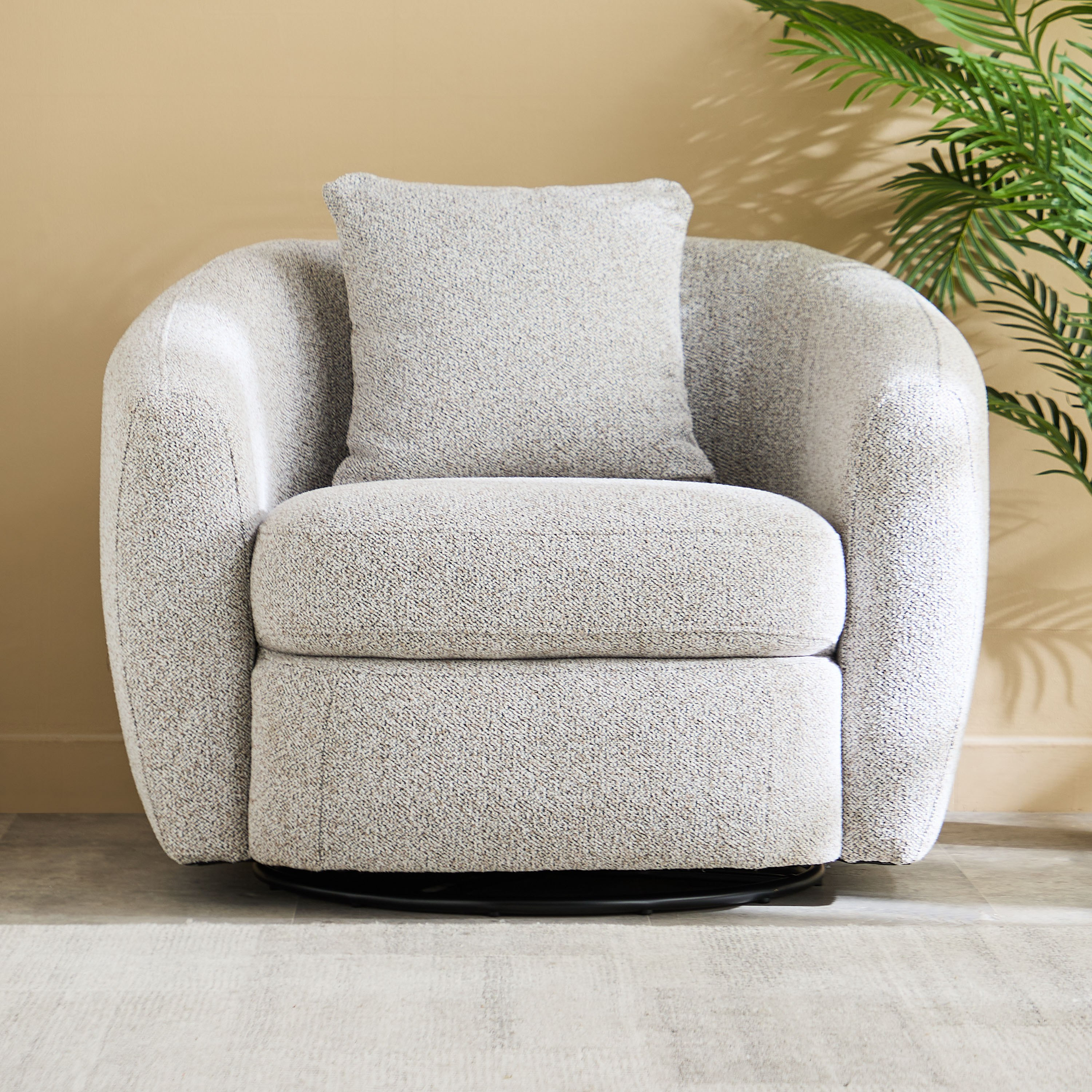 كرسي قماش بمساند ذراعين ووسادة من جينوا-hbxlivingroom-sofasandarmchairs-sofas-image-2