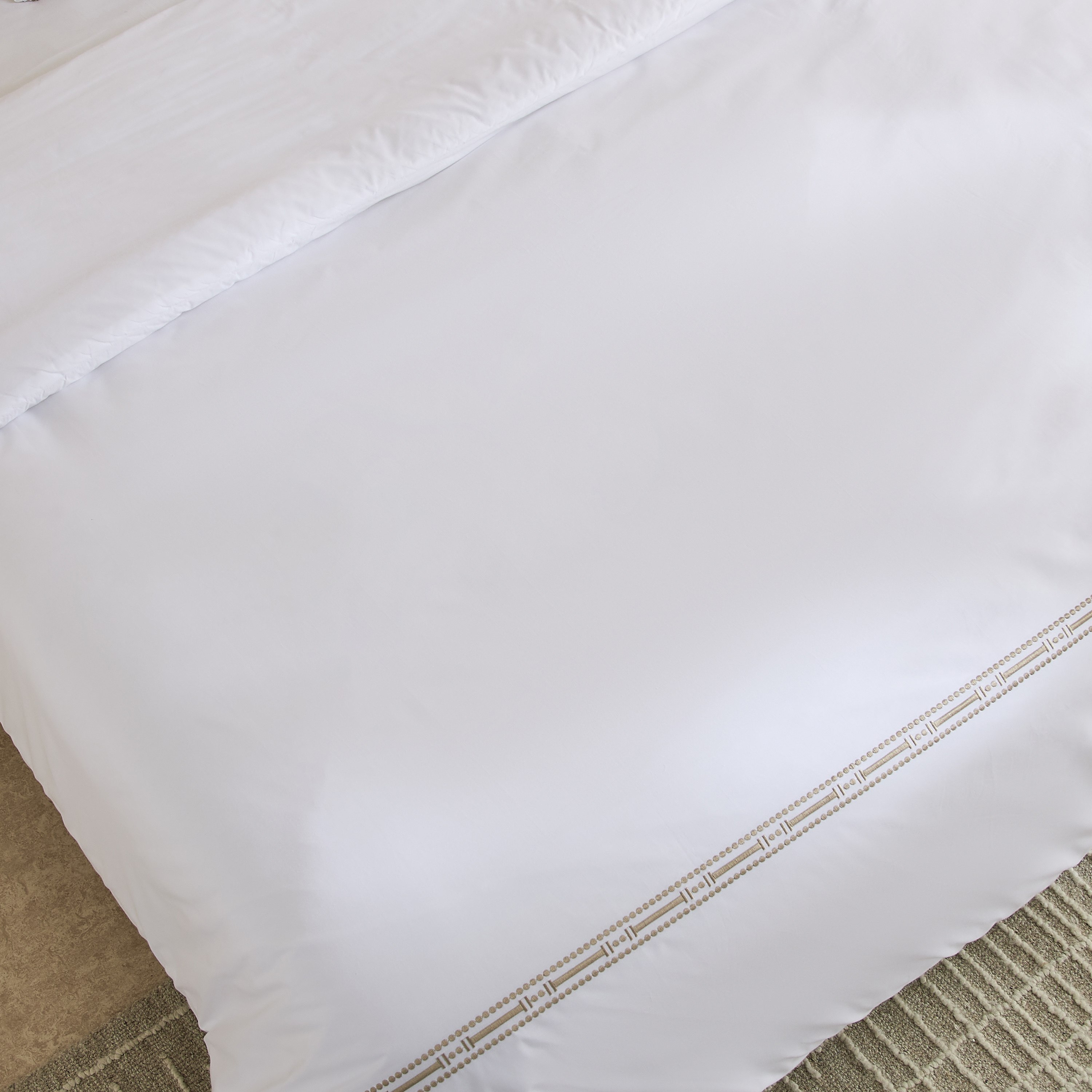 طقم لحاف كينج قطن مطرز 5 قطع سترايد من وايت هيفن - 220x240 سم-hbxhomeware-hbxbedroom-image-3