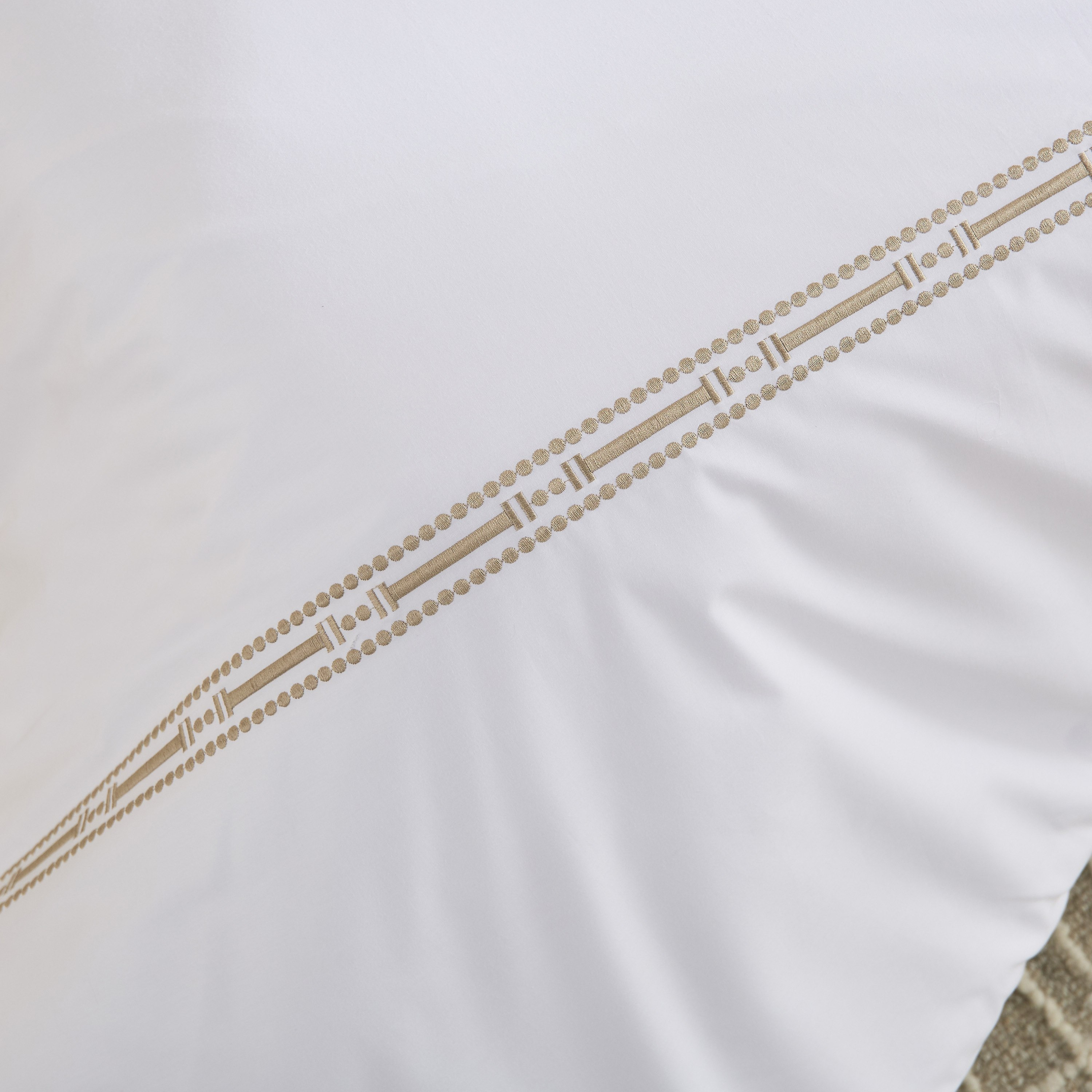 طقم لحاف كينج قطن مطرز 5 قطع سترايد من وايت هيفن - 220x240 سم-hbxhomeware-hbxbedroom-image-4