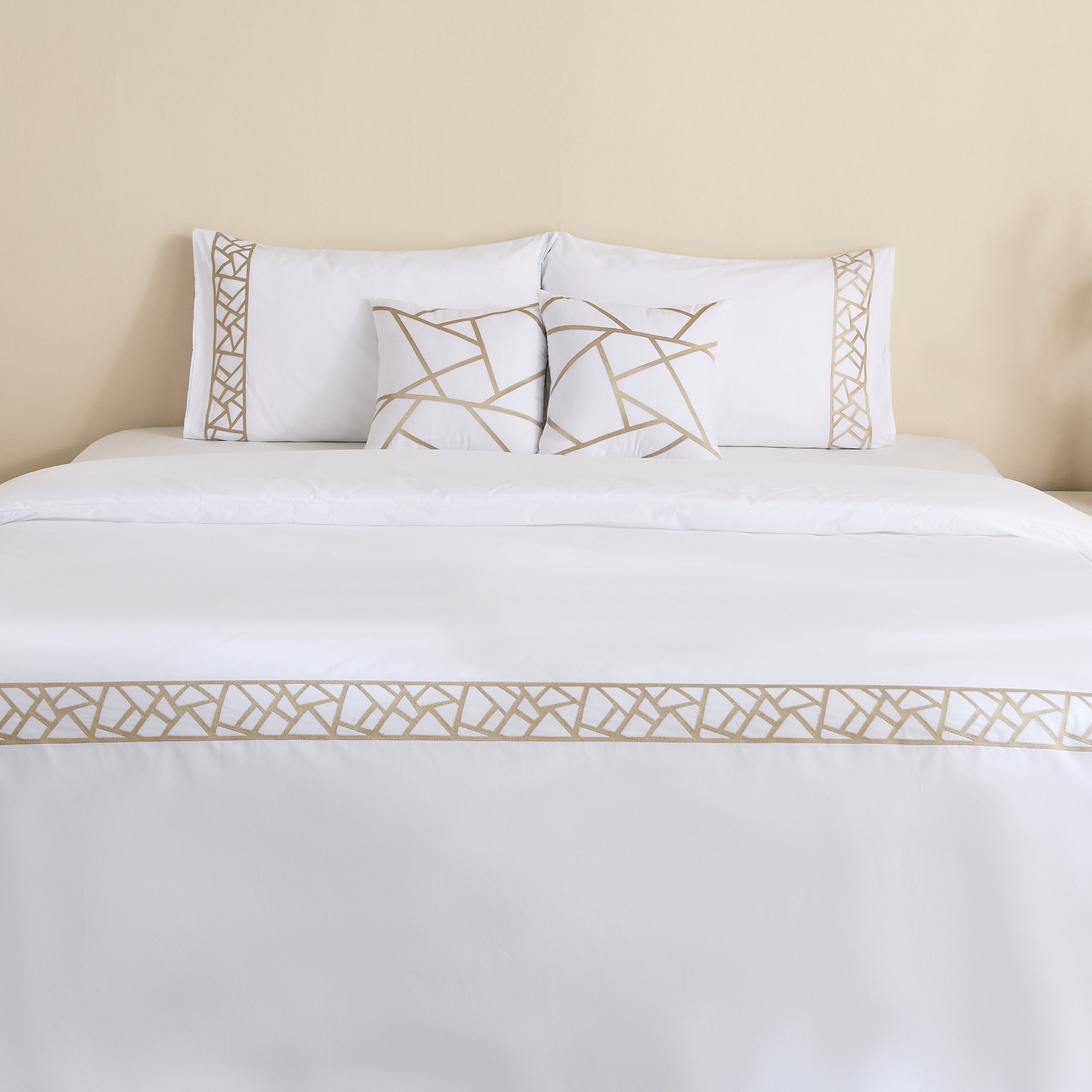 طقم لحاف سوبر كينج قطن مطرز 5 قطع جيو لوكس من وايت هافن - 240x260 سم-hbxhomeware-hbxbedroom-image-2