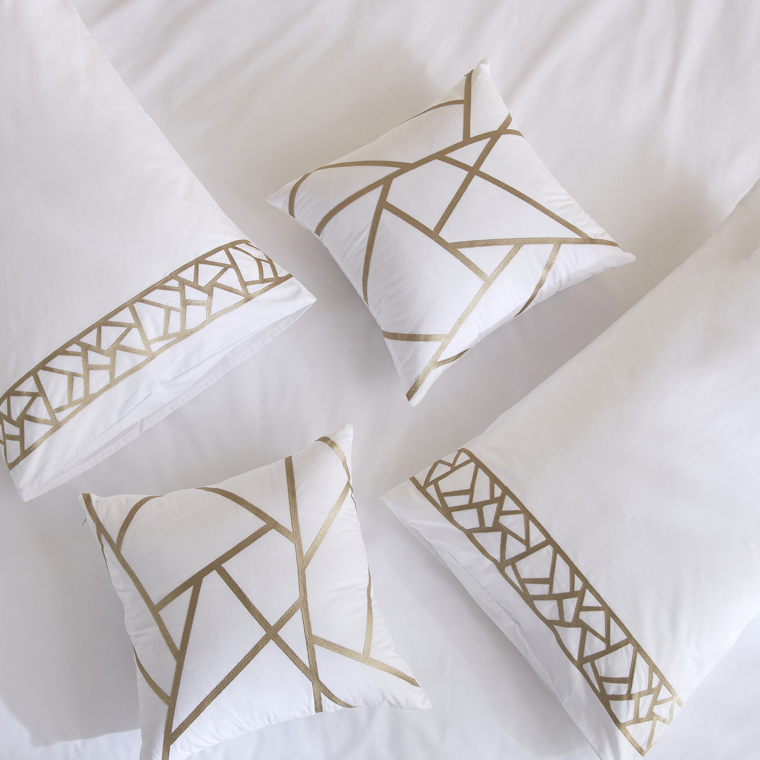 طقم لحاف سوبر كينج قطن مطرز 5 قطع جيو لوكس من وايت هافن - 240x260 سم-hbxhomeware-hbxbedroom-image-5