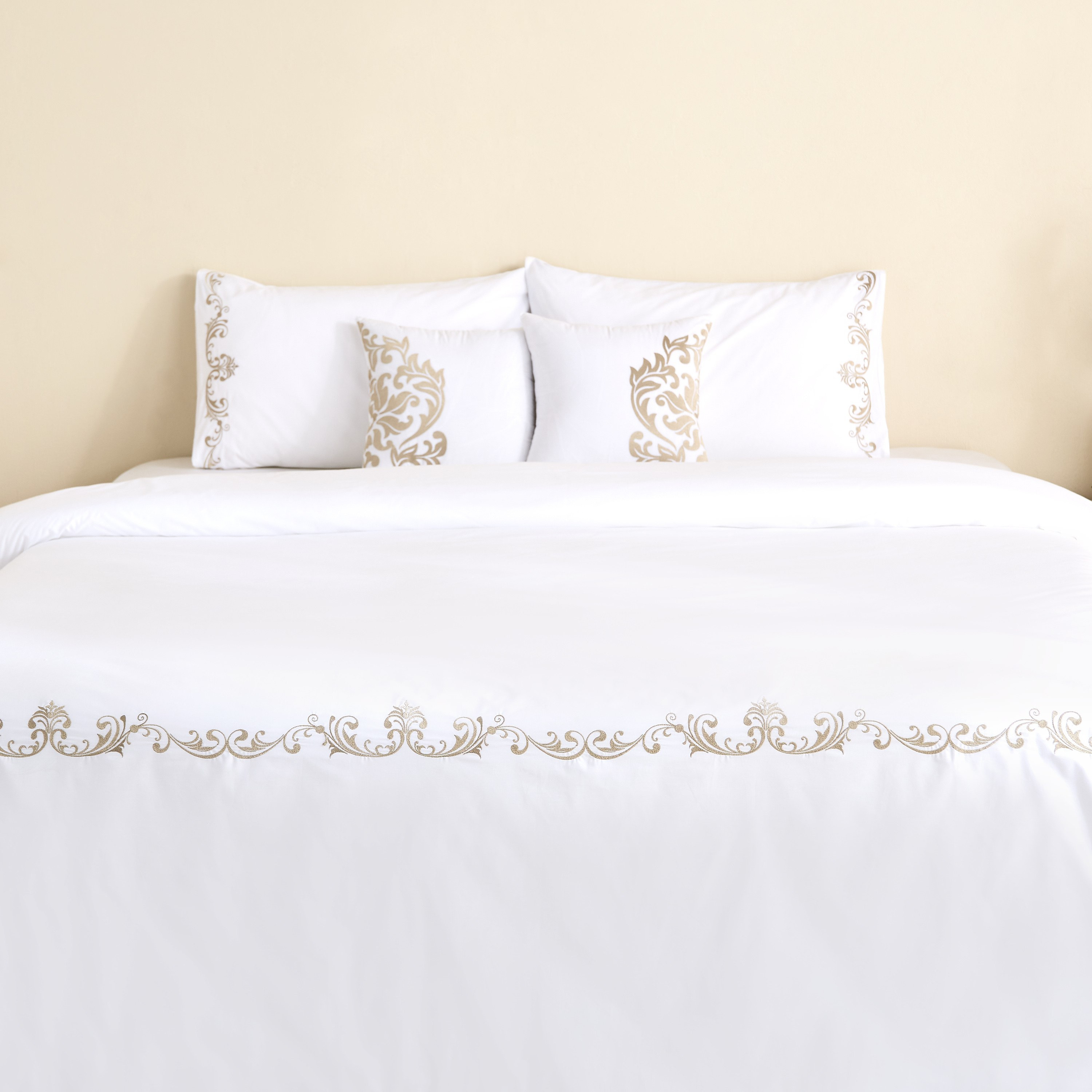 طقم لحاف سوبر كينج قطن 5 قطع مطرّزة أورنامو من وايت هافن - 240x260 سم-hbxhomeware-hbxbedroom-image-2