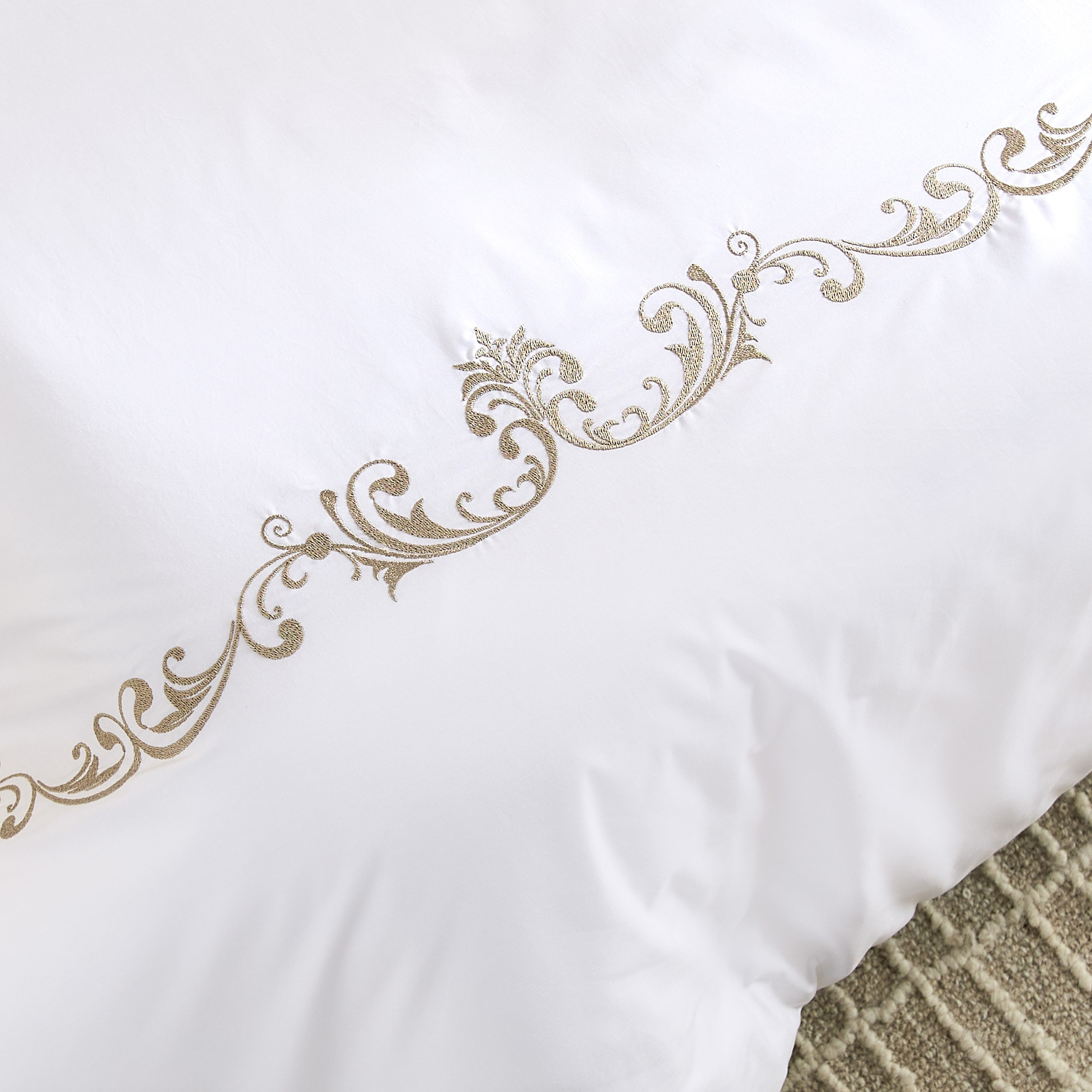 طقم لحاف سوبر كينج قطن 5 قطع مطرّزة أورنامو من وايت هافن - 240x260 سم-hbxhomeware-hbxbedroom-image-4