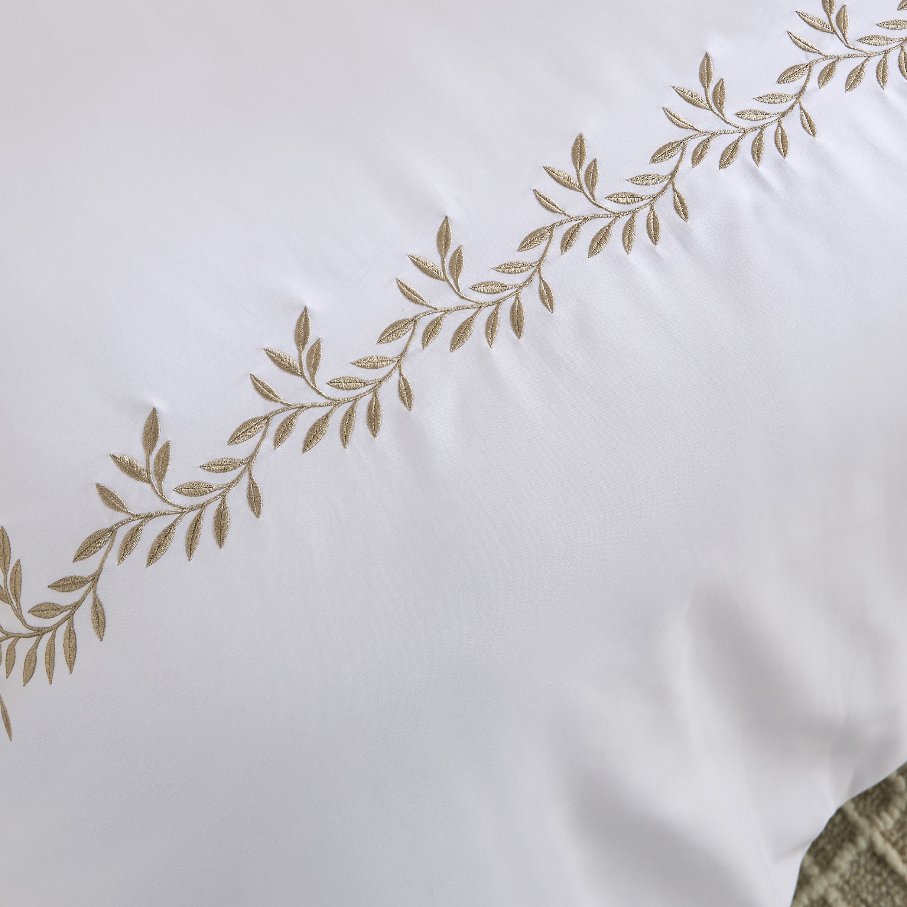 طقم لحاف سوبر كينج قطن 5 قطع مطرّزة أربوريس من وايت هافن - 240x260 سم-hbxhomeware-hbxbedroom-image-3