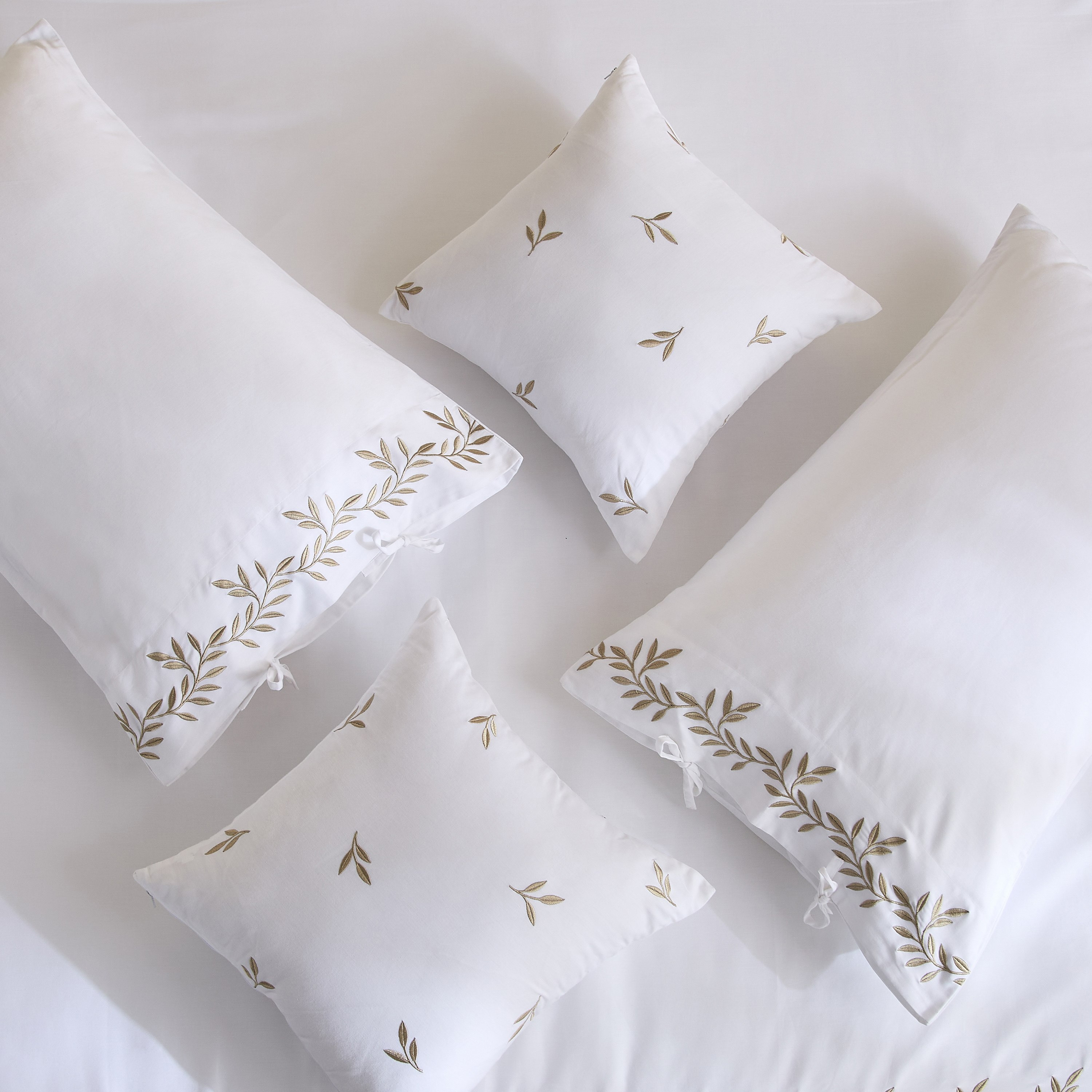 طقم لحاف سوبر كينج قطن 5 قطع مطرّزة أربوريس من وايت هافن - 240x260 سم-hbxhomeware-hbxbedroom-image-5