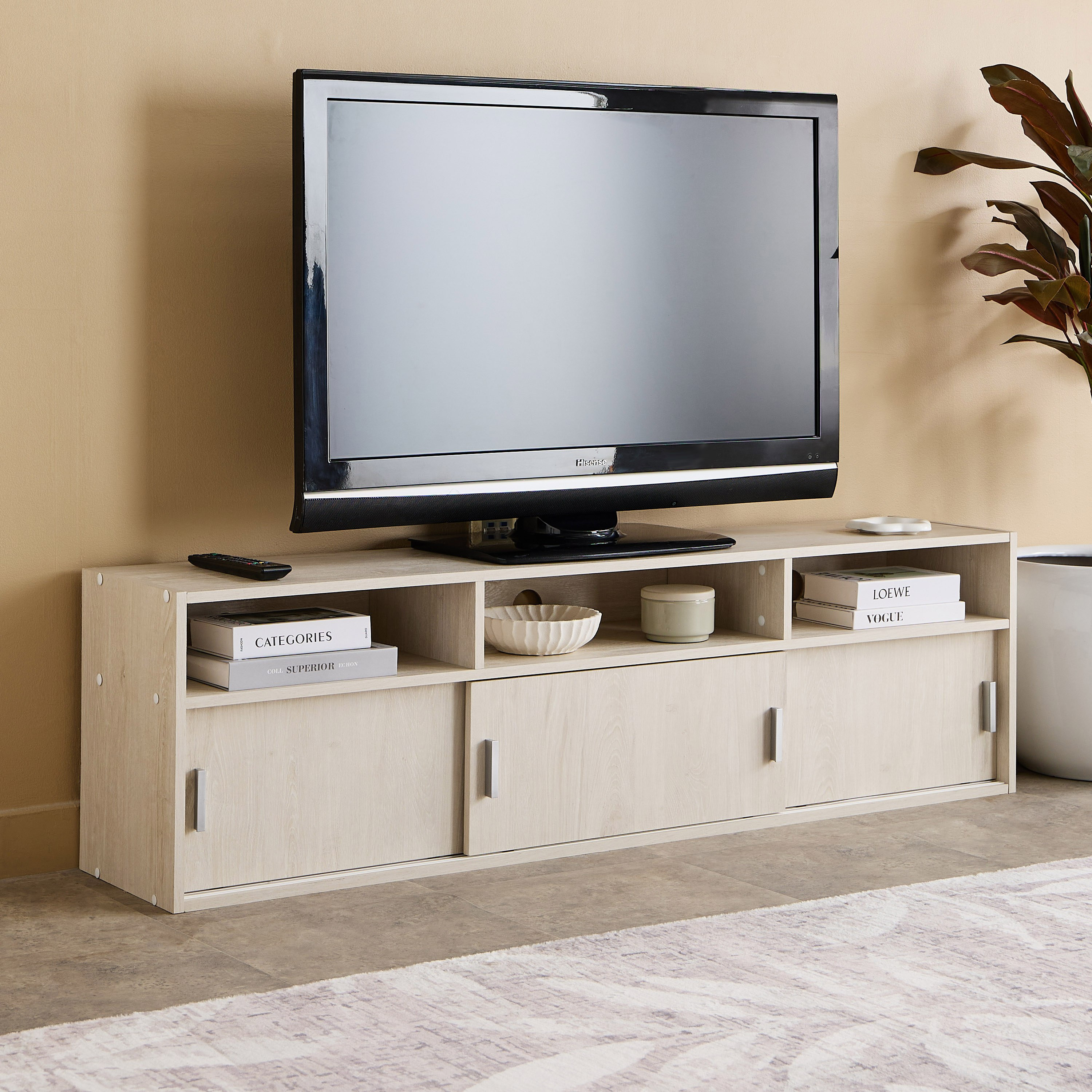 وحدة تلفزيون منخفضة بـ3 أبواب انزلاقية للأجهزة حتى 65 بوصة من ليبرا-hbxlivingroom-mediaunitsandstorage-tvunits-image-1