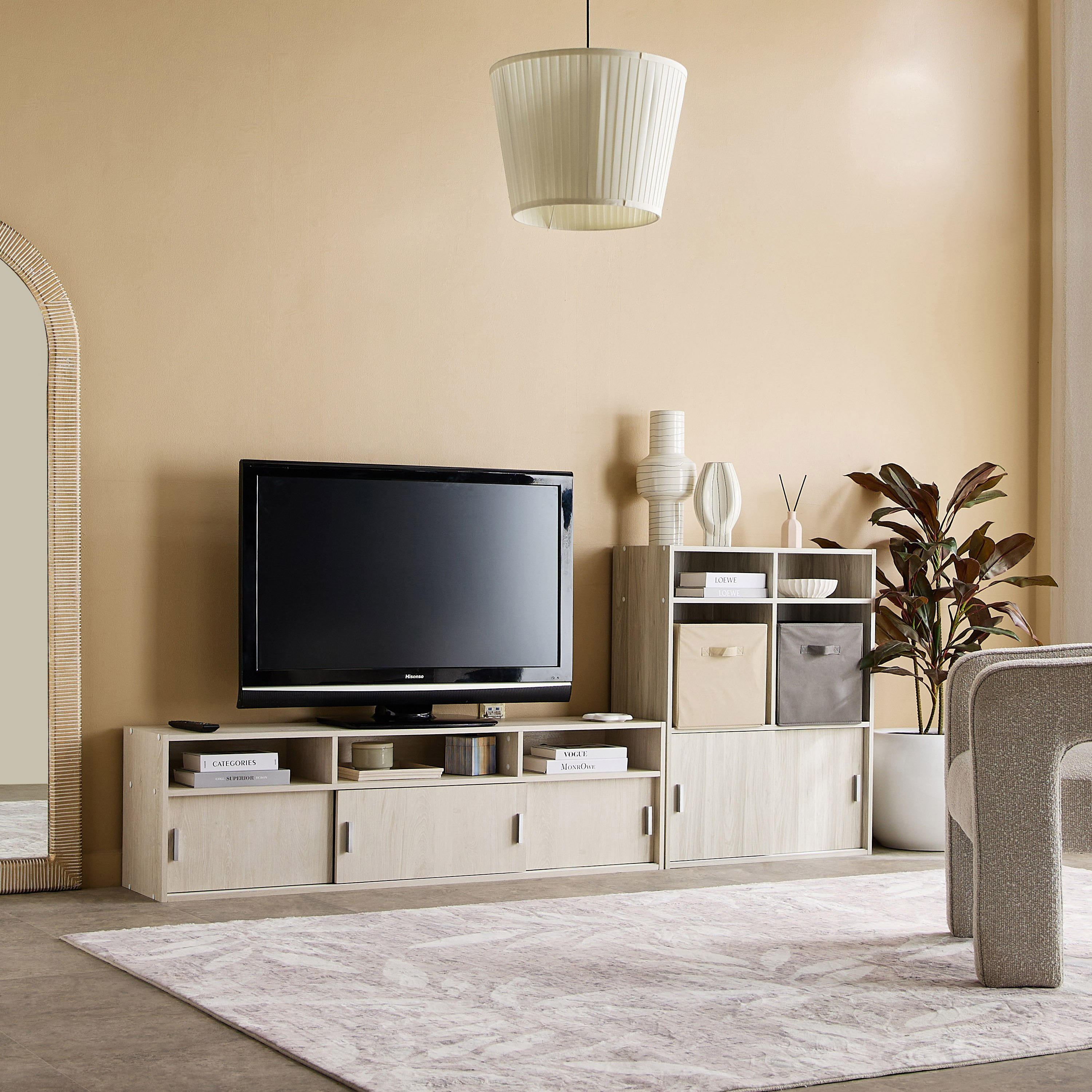 وحدة تلفزيون منخفضة بـ3 أبواب انزلاقية للأجهزة حتى 65 بوصة من ليبرا-hbxlivingroom-mediaunitsandstorage-tvunits-image-11