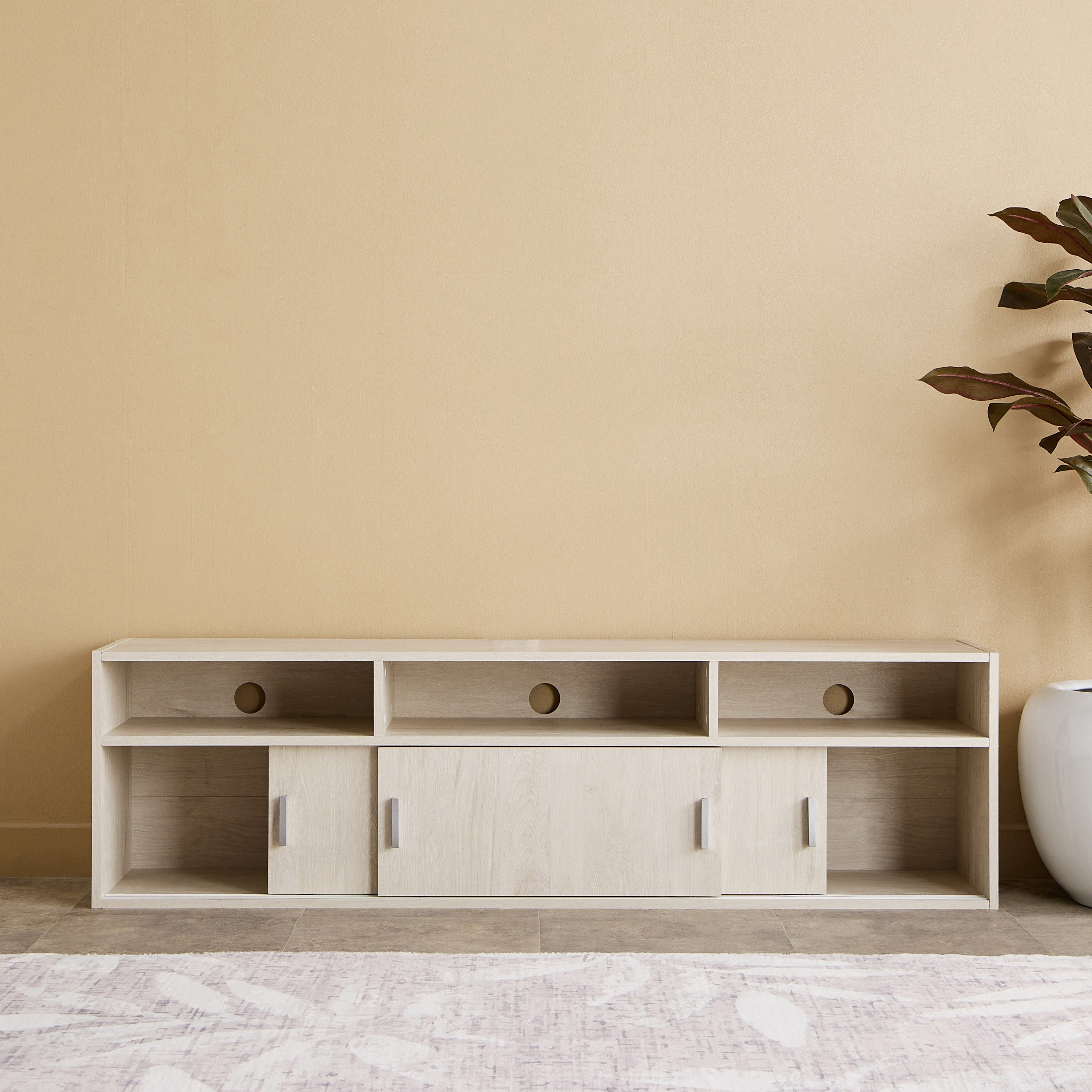 وحدة تلفزيون منخفضة بـ3 أبواب انزلاقية للأجهزة حتى 65 بوصة من ليبرا-hbxlivingroom-mediaunitsandstorage-tvunits-image-3