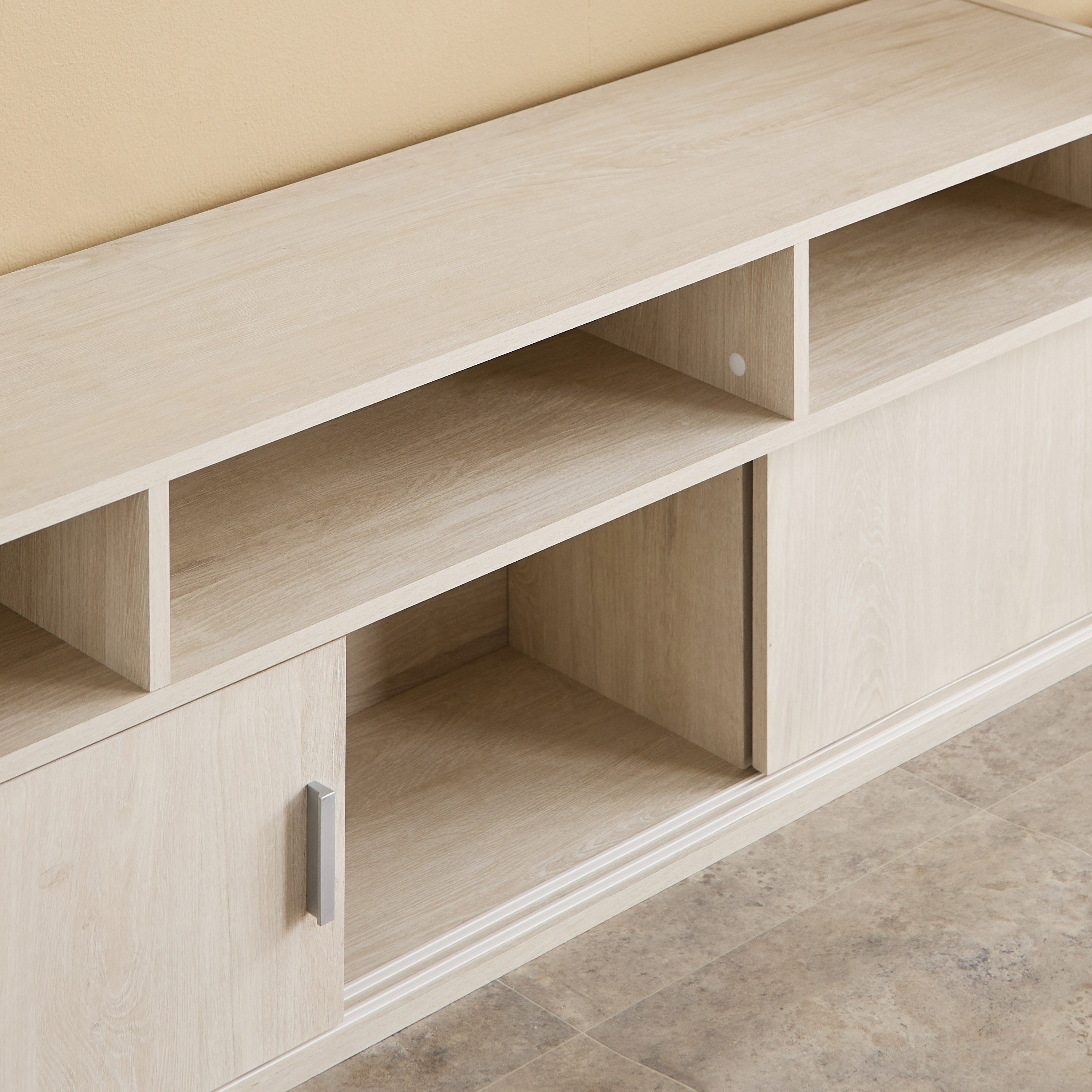 وحدة تلفزيون منخفضة بـ3 أبواب انزلاقية للأجهزة حتى 65 بوصة من ليبرا-hbxlivingroom-mediaunitsandstorage-tvunits-image-5