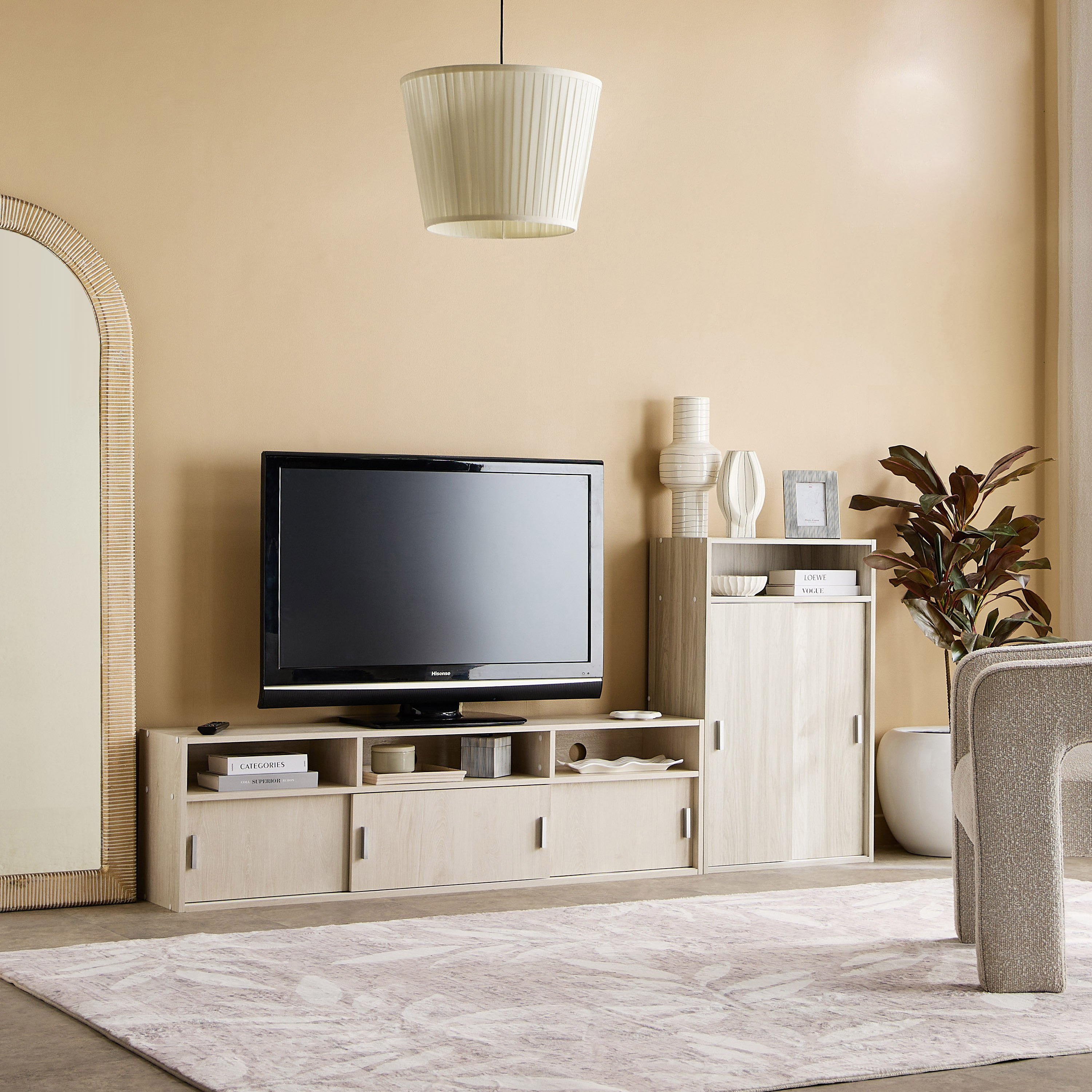 وحدة تلفزيون منخفضة بـ3 أبواب انزلاقية للأجهزة حتى 65 بوصة من ليبرا-hbxlivingroom-mediaunitsandstorage-tvunits-image-9