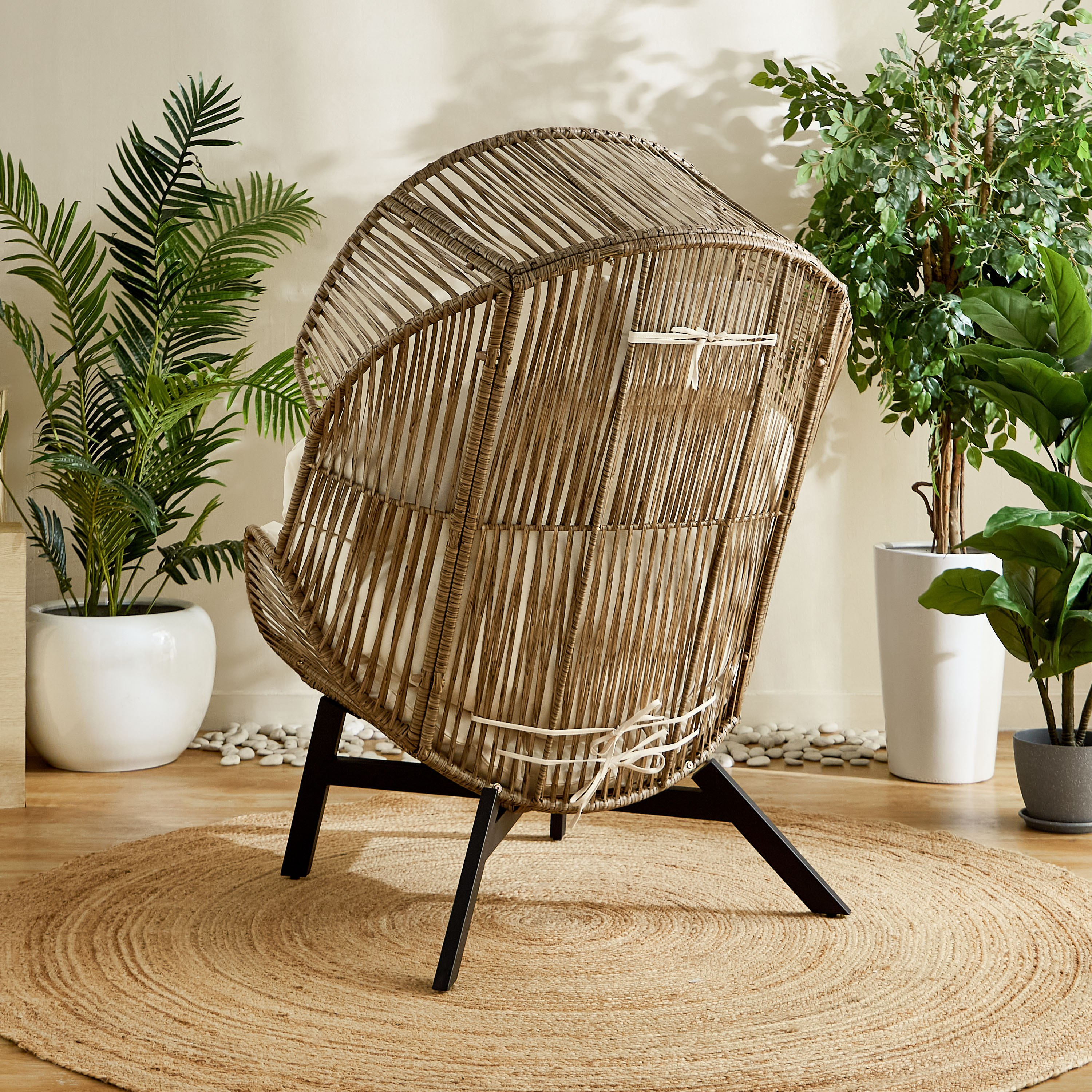كرسي خارجي بتصميم شرنقة مع وسادات - فيرا جلوريا من موڤو -hbxfurniture-outdoor-swingsandchairs-image-3