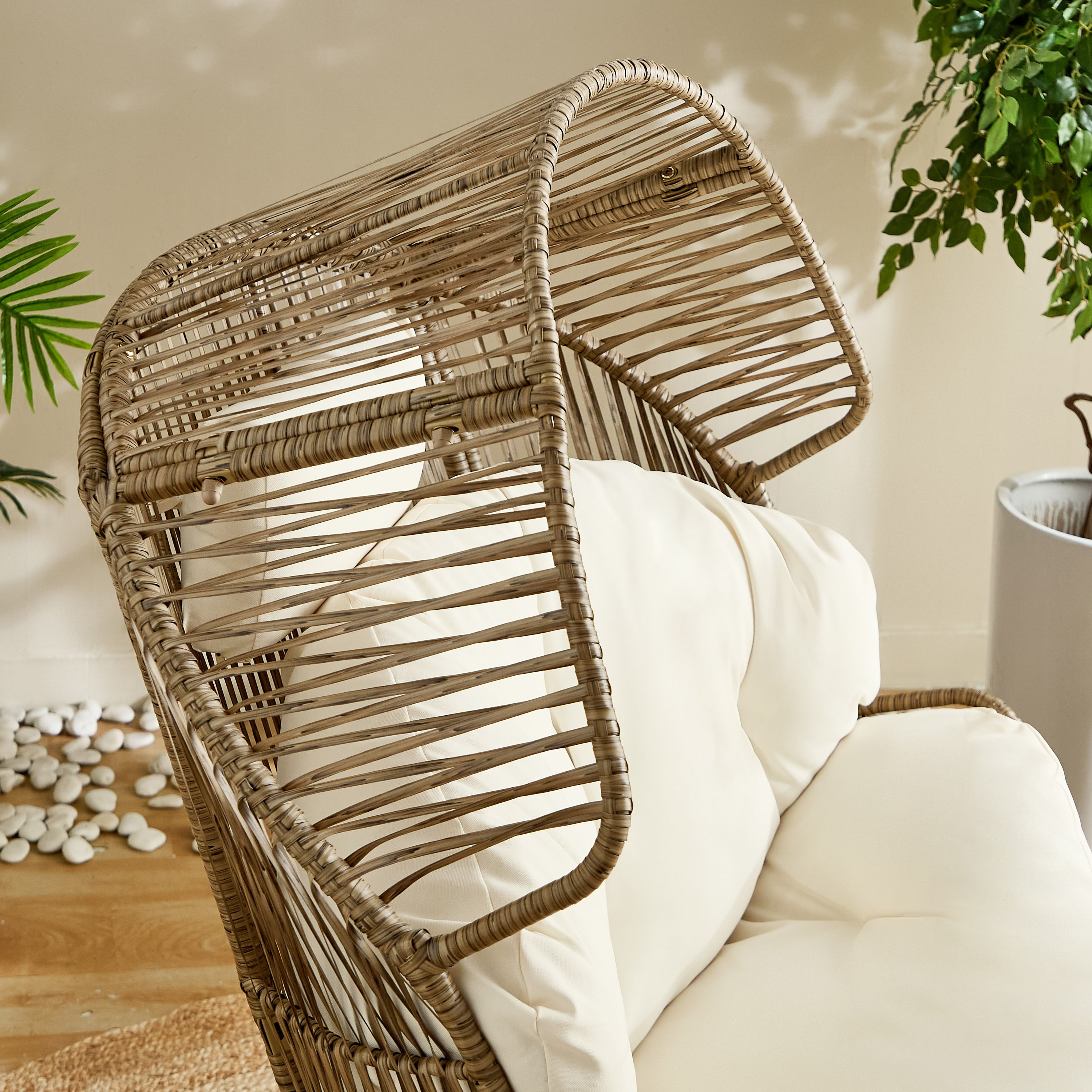 كرسي خارجي بتصميم شرنقة مع وسادات - فيرا جلوريا من موڤو -hbxfurniture-outdoor-swingsandchairs-image-5