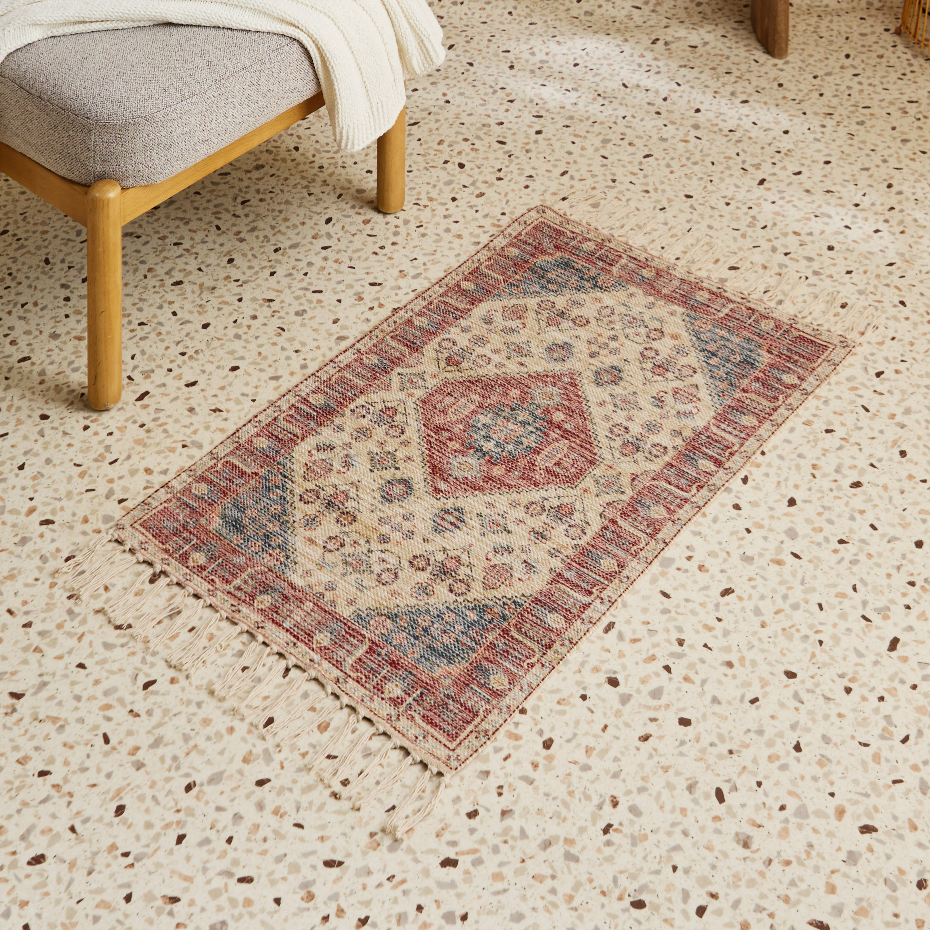 سجادة دوري مصنوعة يدويًا بطبعات من جليمير فيجا - 60x90 سم-hbxdecorandfurnishings-floorcoverings-rugs-image-1