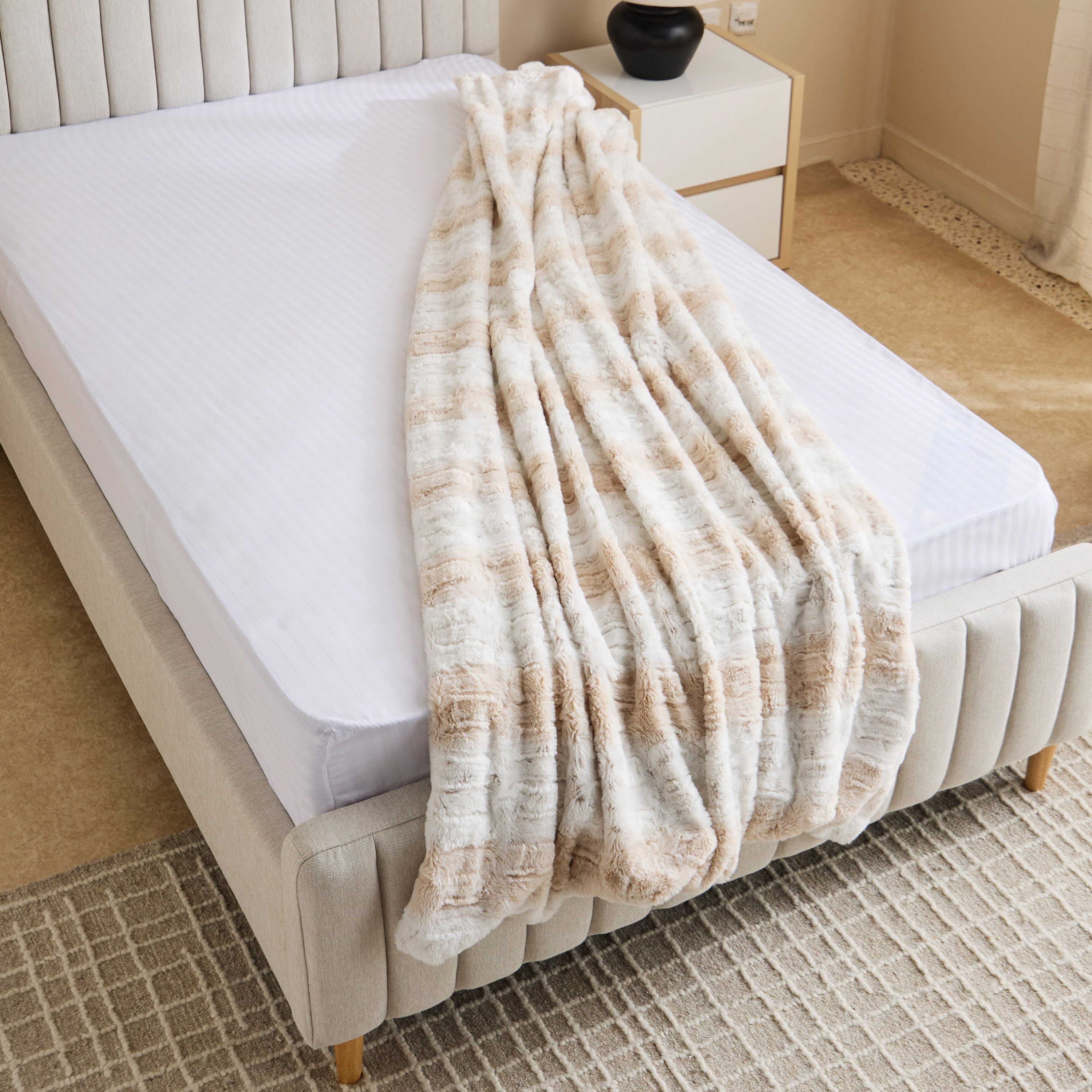Edure Textured Rabbit Fur Twin Blanket - 150x220 cm-hbxhomeware-hbxbedroom-image-3