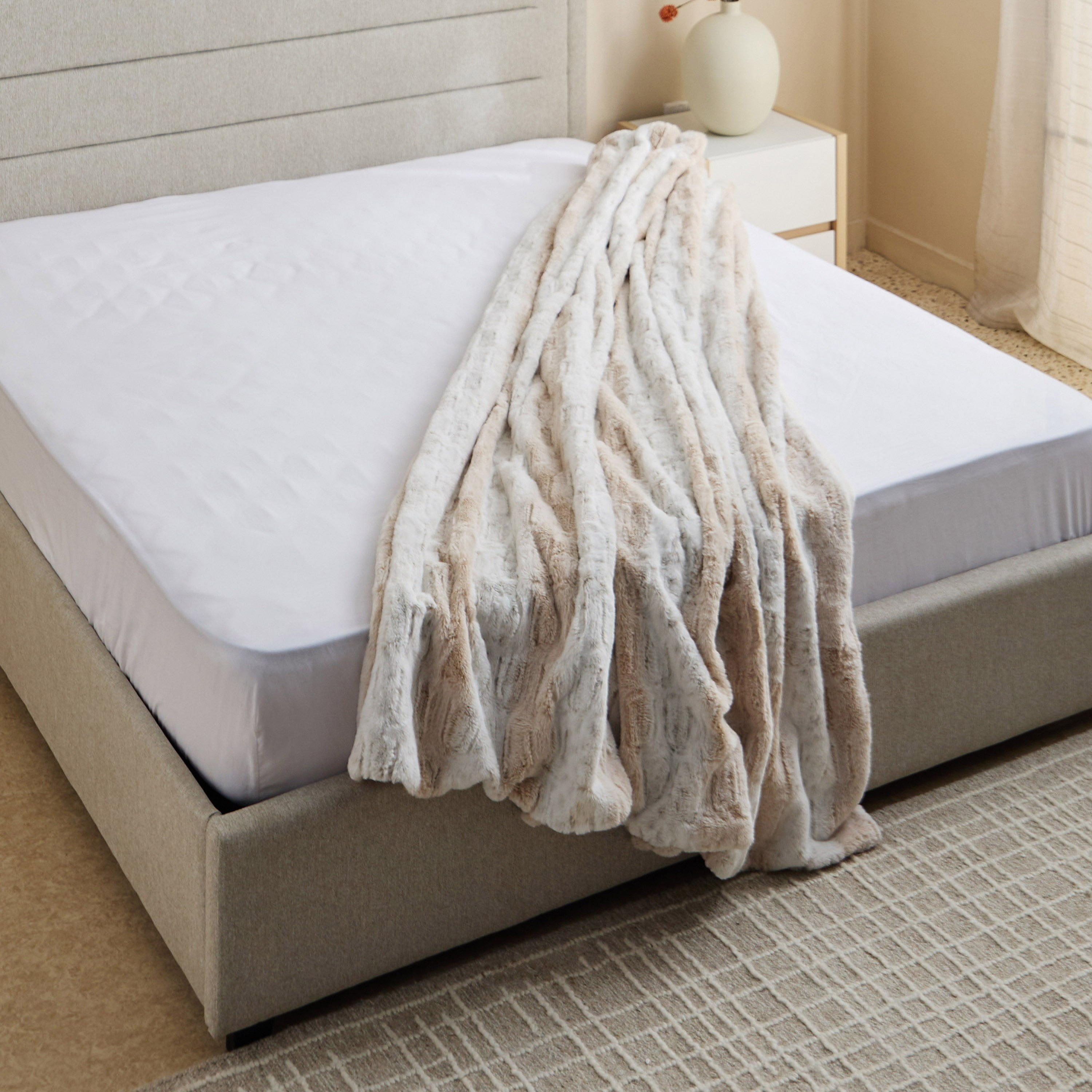 بطانية كنيج من فرو الأرنب بارزة الملمس من إدور - 220x240  سم-hbxhomeware-hbxbedroom-image-3