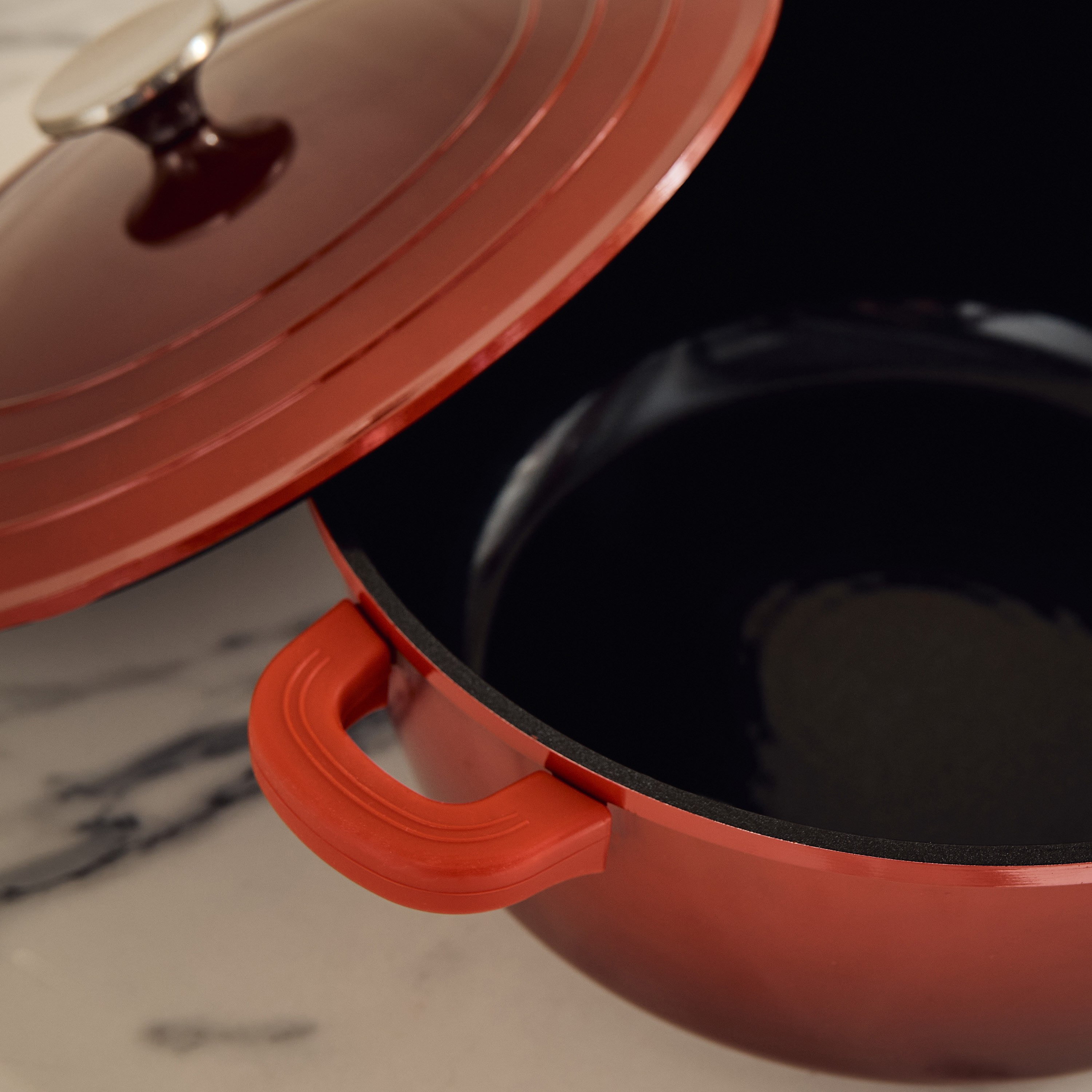 قدر من الألومنيوم المصبوب بغطاء من لا كالدا - 28 سم-hbxdecorandfurnishings-tabletop-serveware-image-7