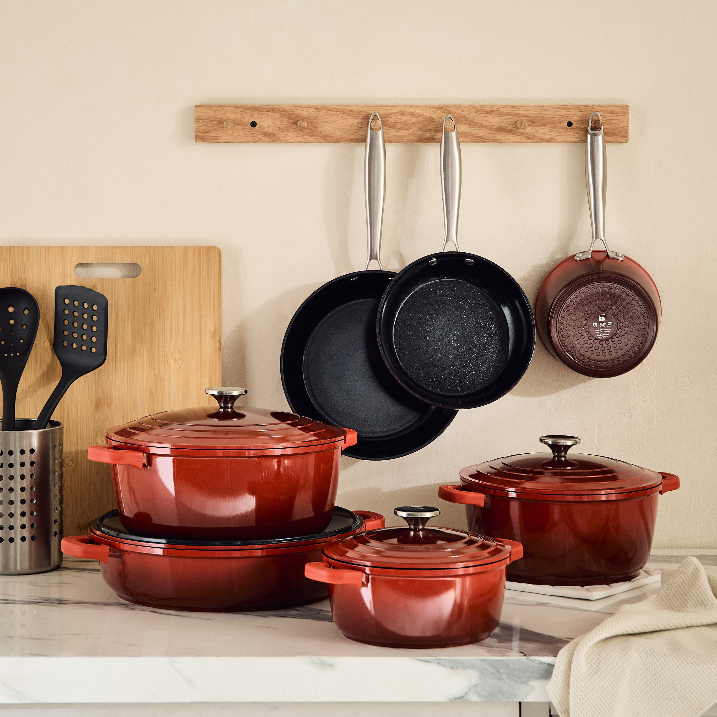 La Calda Shallow Cast Aluminium Casserole with Lid - 32 cm-hbxdecorandfurnishings-tabletop-serveware-image-9