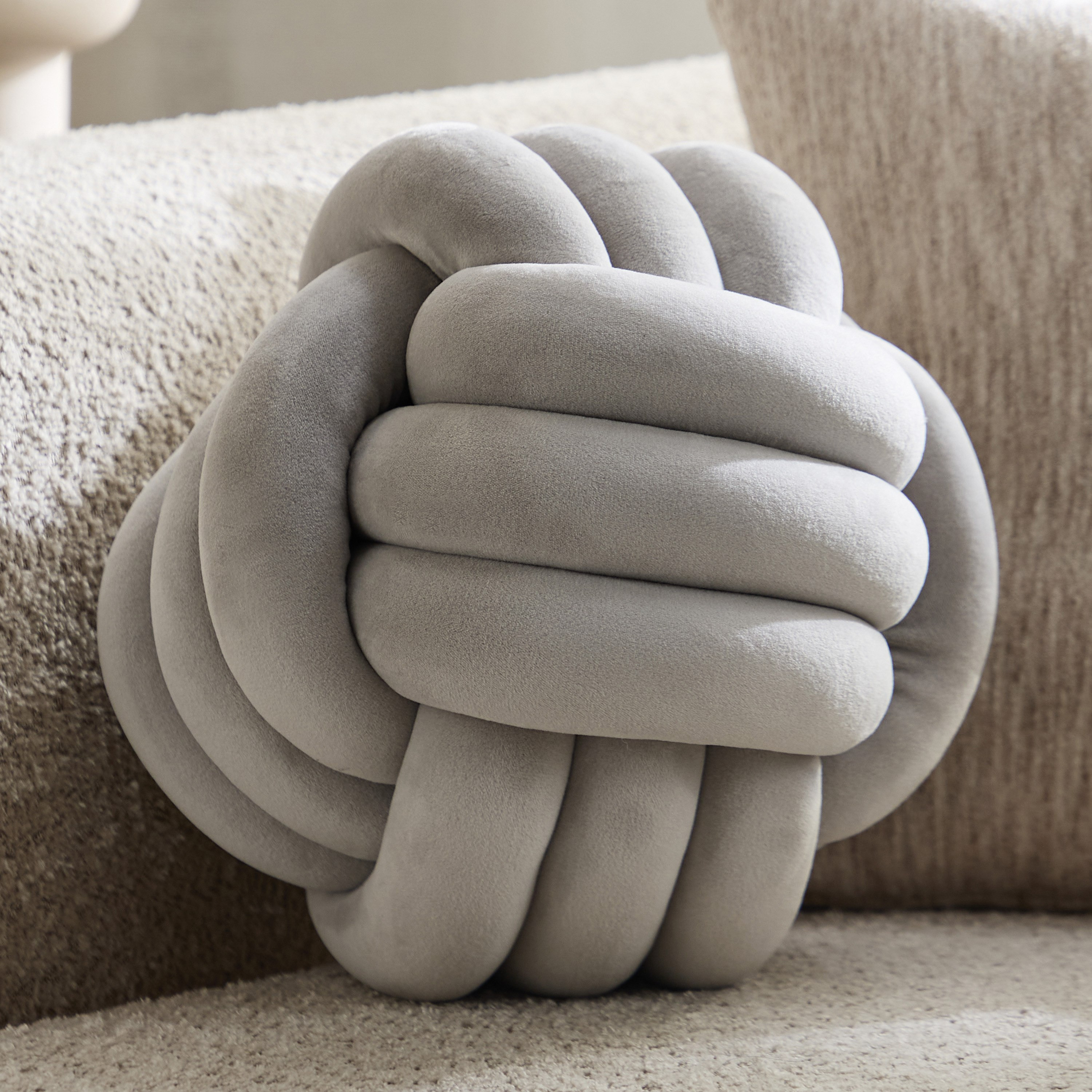 وسادة عقدة لوفت من كوشي - 28 سم-hbxhomeware-hbxbedroom-image-1