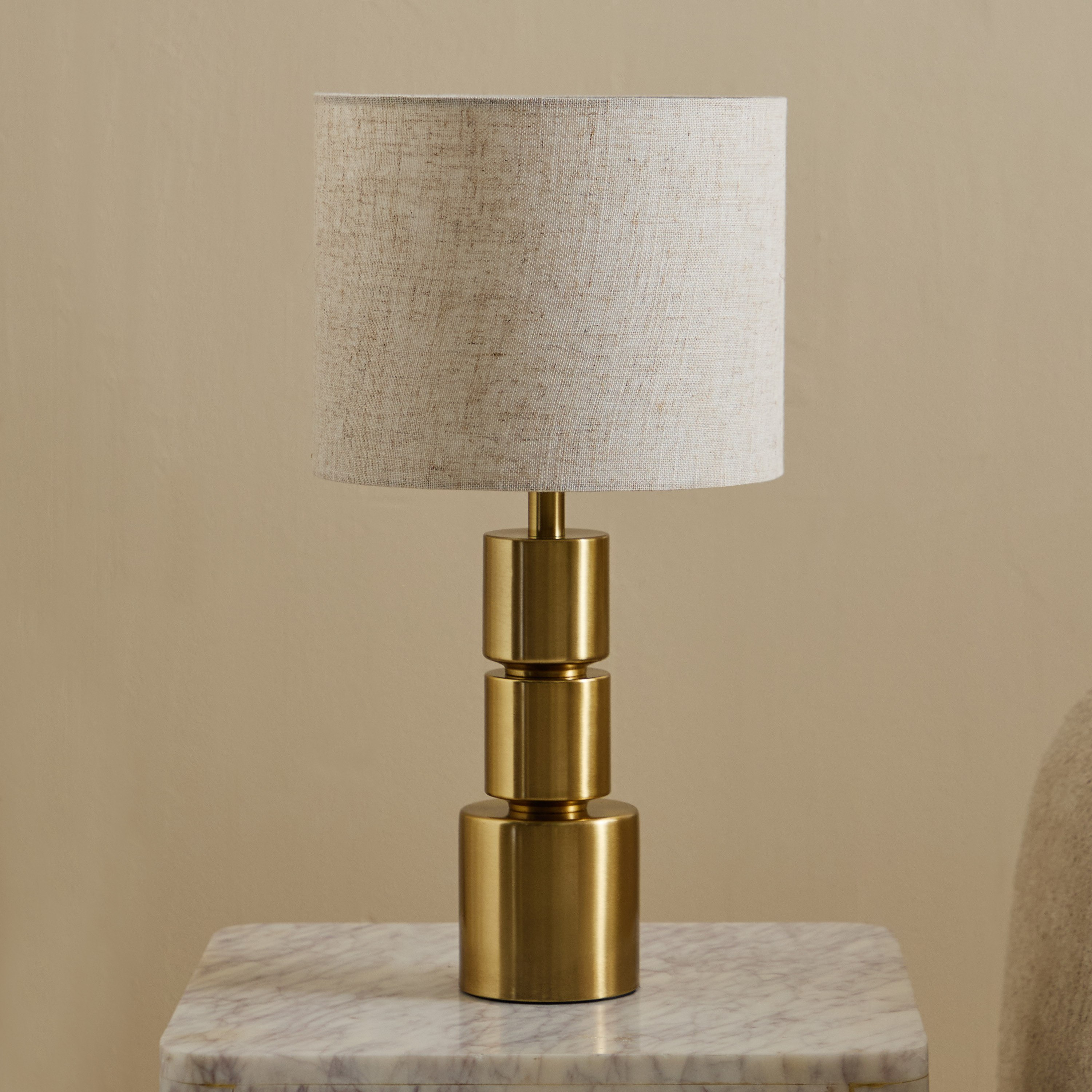 مصباح طاولة معدن متين مع غطاء كتان من بليث - 25.5x48 سم-hbxlivingroom-lighting-tablelamps-image-1