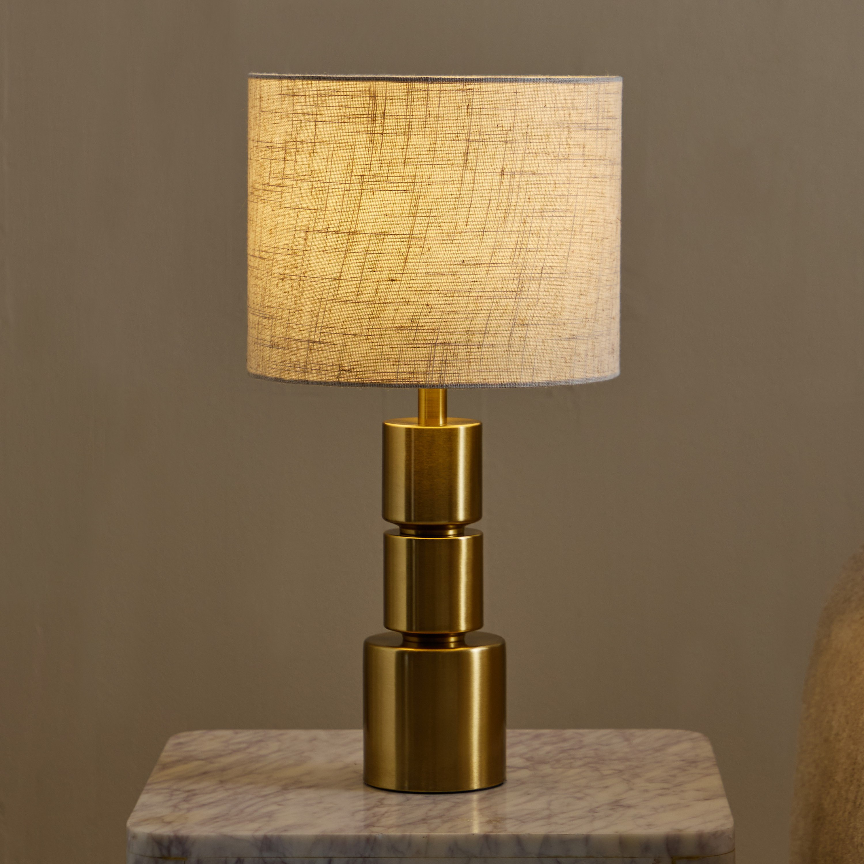 مصباح طاولة معدن متين مع غطاء كتان من بليث - 25.5x48 سم-hbxlivingroom-lighting-tablelamps-image-2