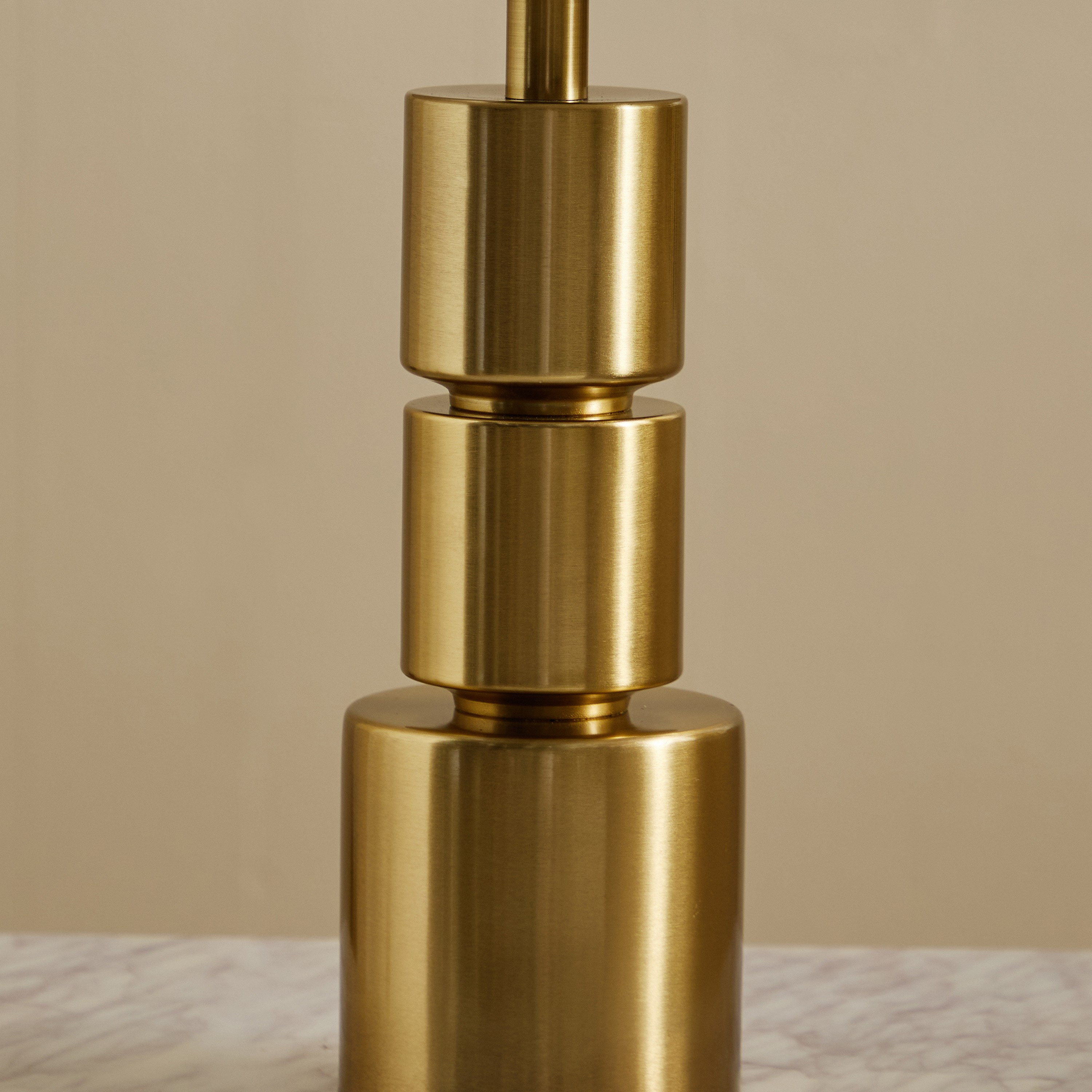 مصباح طاولة معدن متين مع غطاء كتان من بليث - 25.5x48 سم-hbxlivingroom-lighting-tablelamps-image-3