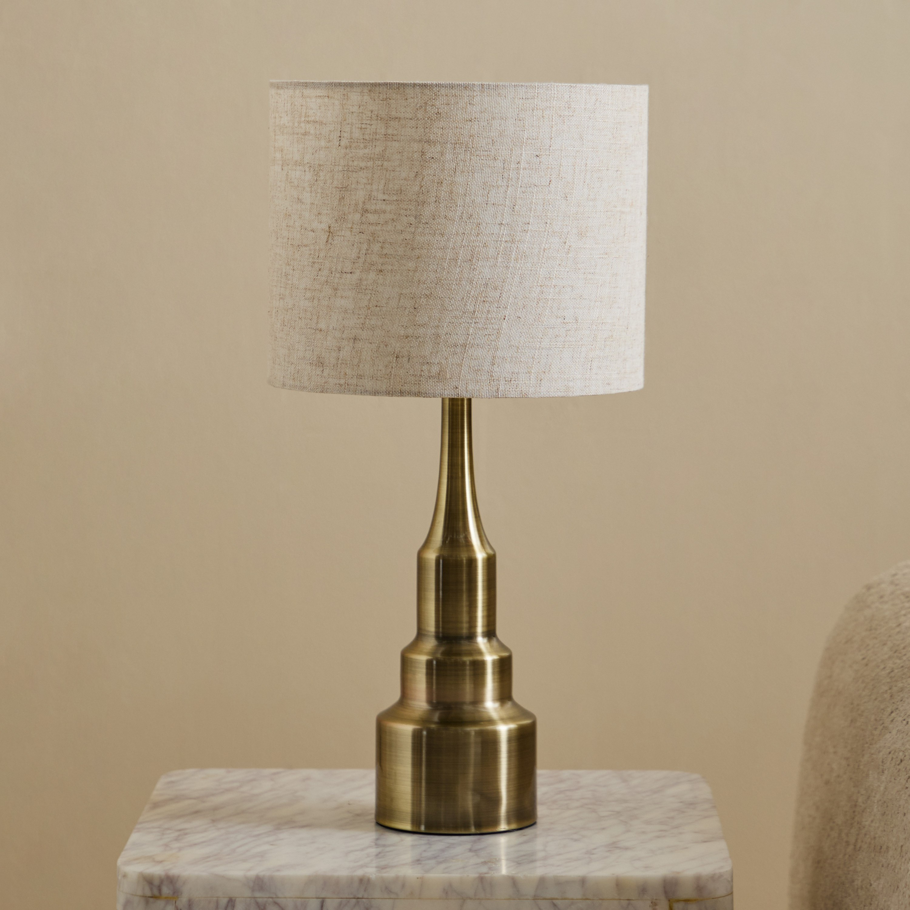مصباح طاولة معدن متين مع غطاء كتان من بليث - 25.5x50 سم-hbxlivingroom-lighting-tablelamps-image-1