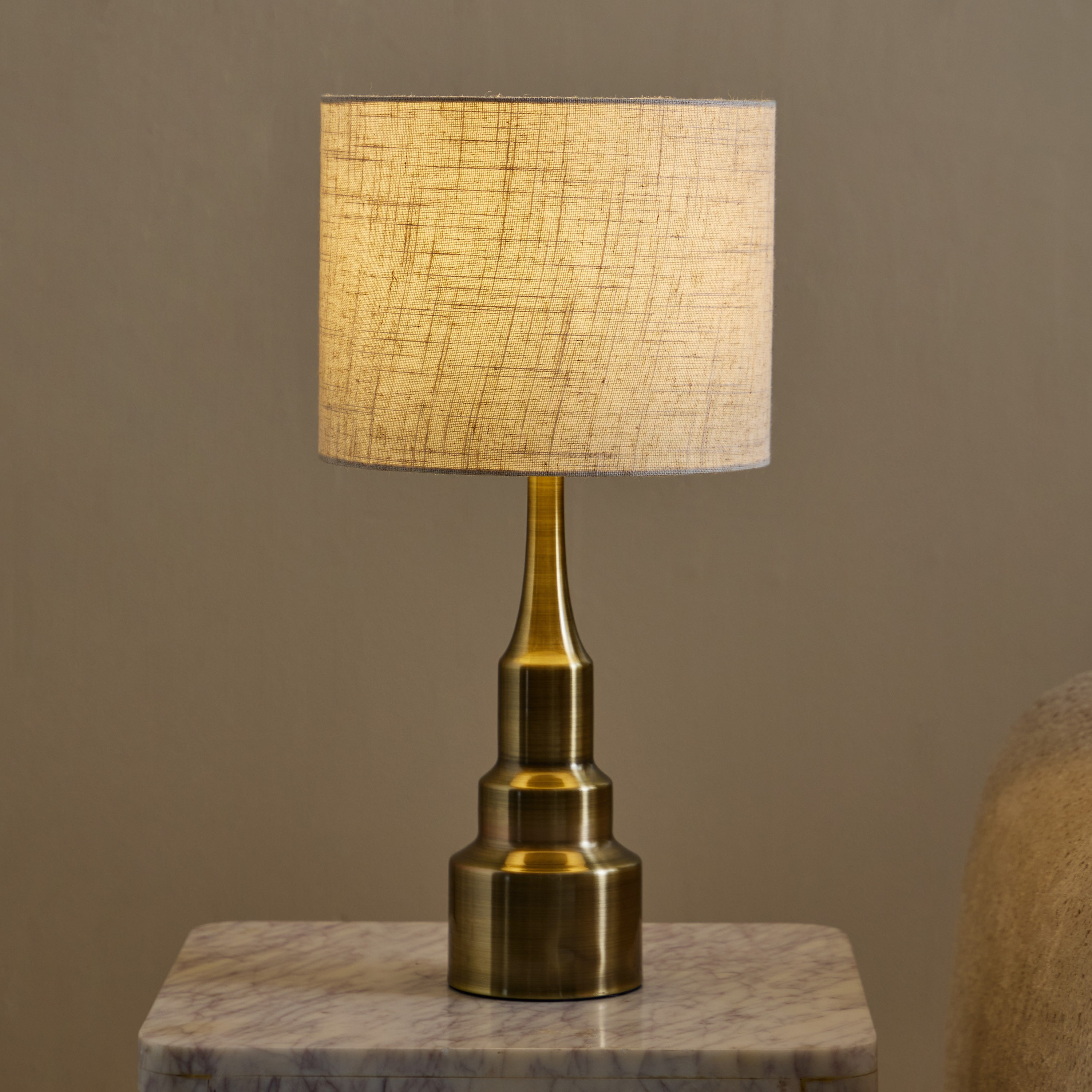 مصباح طاولة معدن متين مع غطاء كتان من بليث - 25.5x50 سم-hbxlivingroom-lighting-tablelamps-image-2