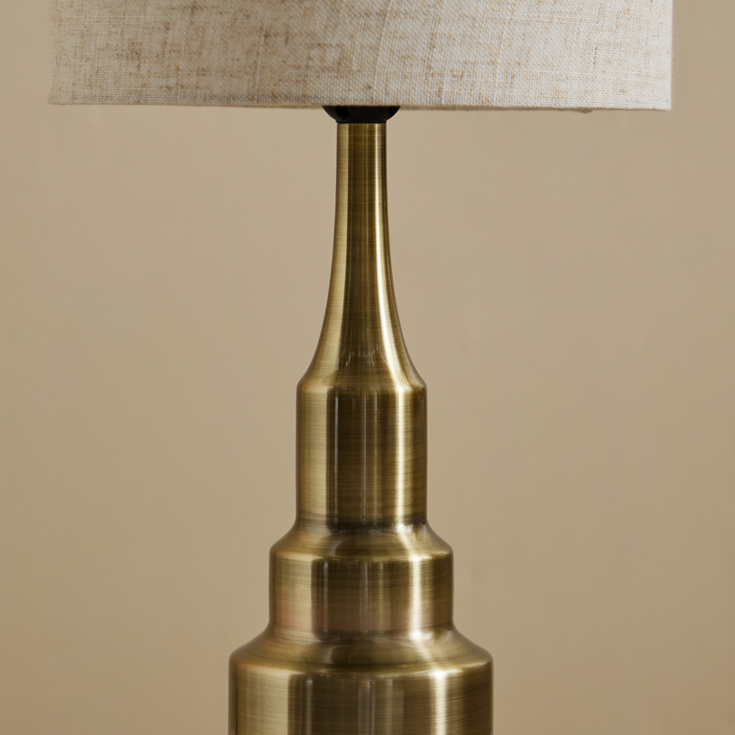 مصباح طاولة معدن متين مع غطاء كتان من بليث - 25.5x50 سم-hbxlivingroom-lighting-tablelamps-image-3