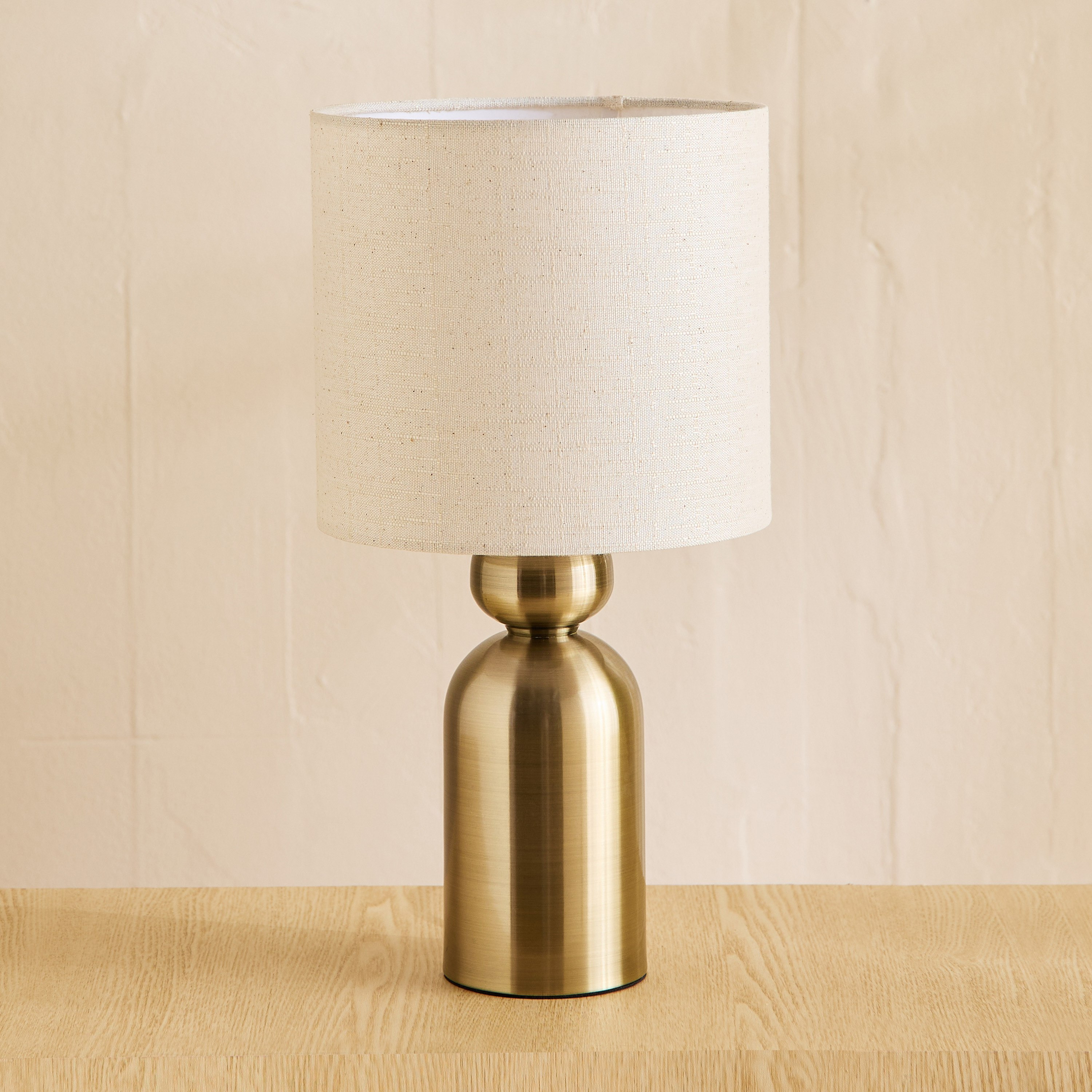 مصباح طاولة معدني بغطاء كتان من بلايث - 20.5x39.5 سم-hbxlivingroom-lighting-tablelamps-image-1