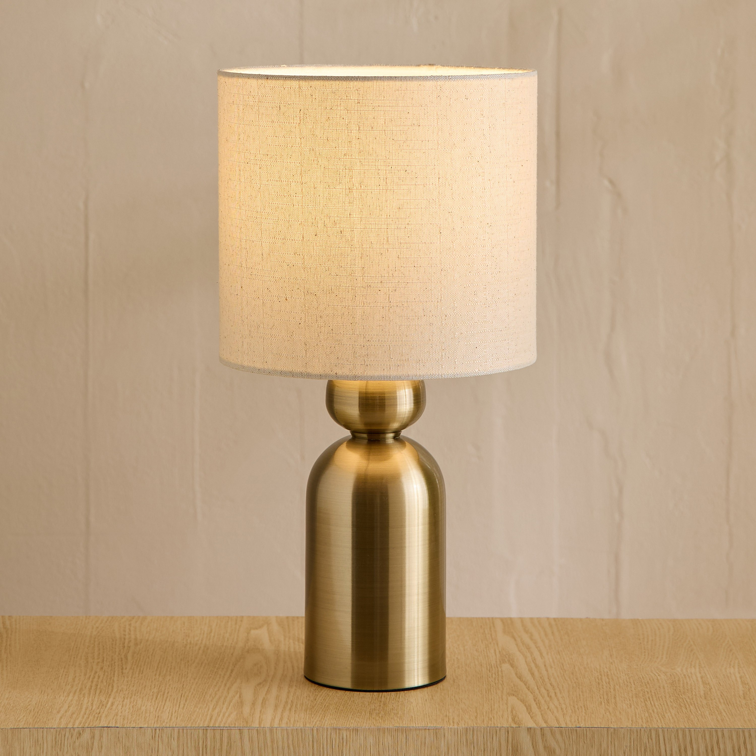 مصباح طاولة معدني بغطاء كتان من بلايث - 20.5x39.5 سم-hbxlivingroom-lighting-tablelamps-image-2