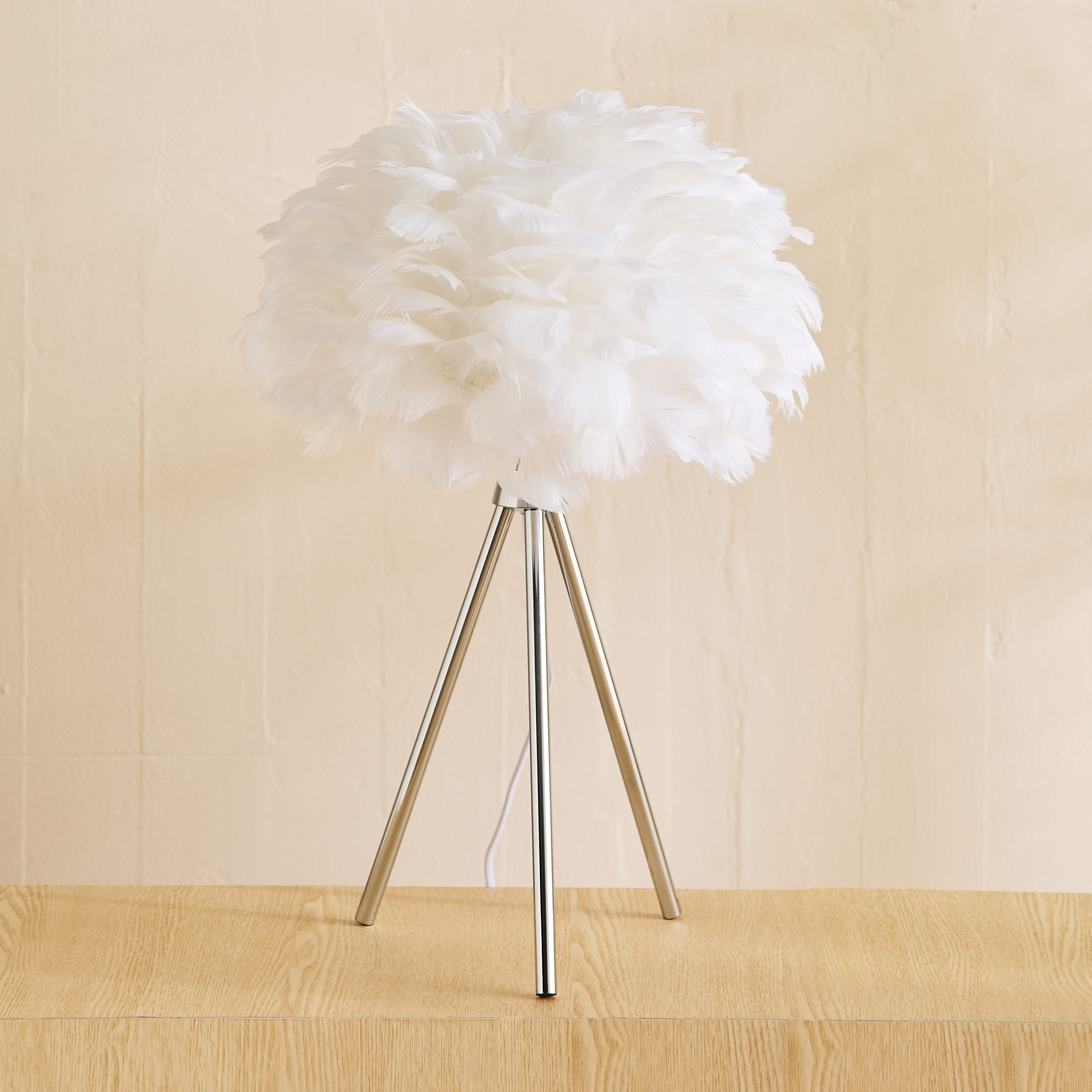 مصباح طاولة بقاعدة ثلاثية وغطاء ريش من بلايث - 30x46 سم-hbxlivingroom-lighting-tablelamps-image-1
