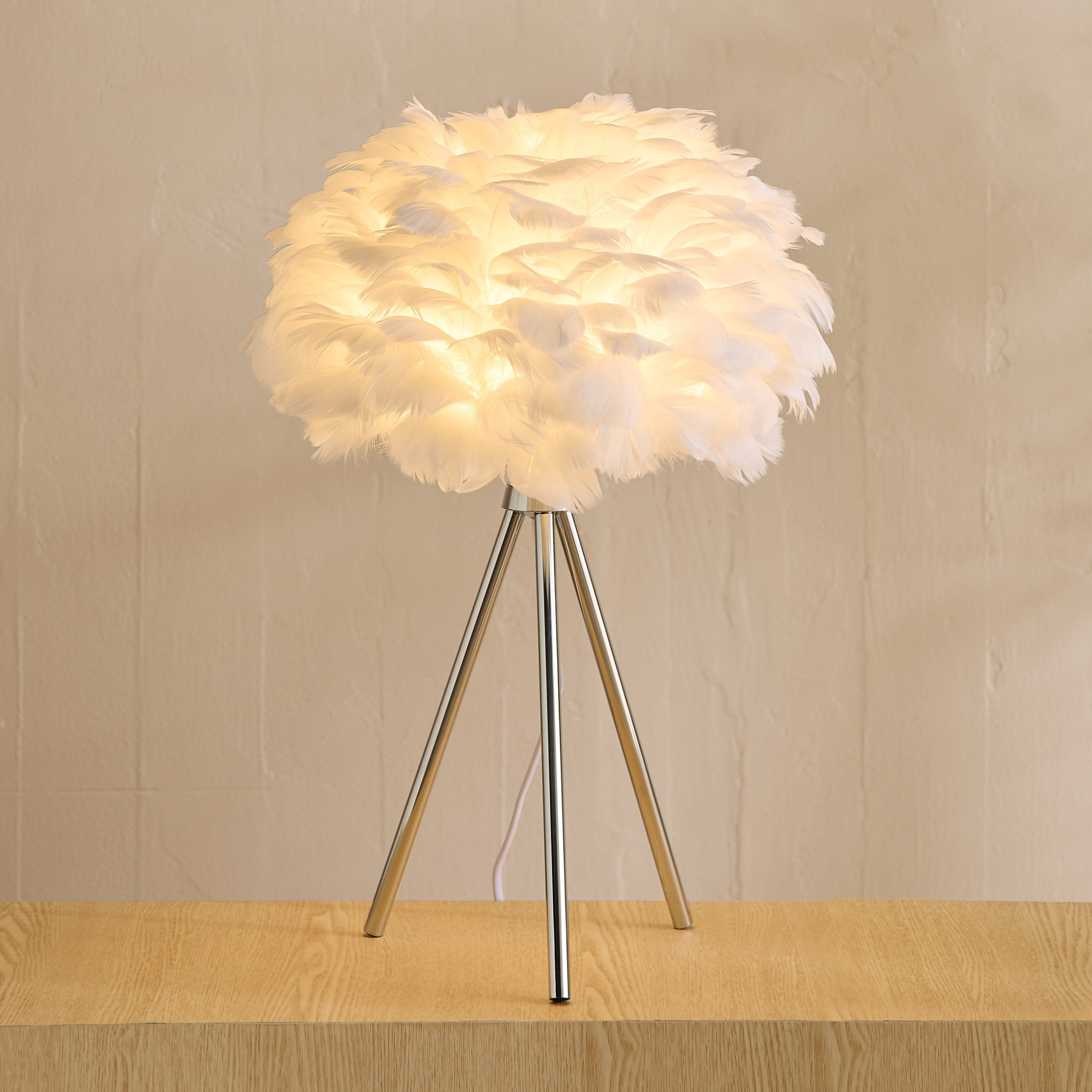 مصباح طاولة بقاعدة ثلاثية وغطاء ريش من بلايث - 30x46 سم-hbxlivingroom-lighting-tablelamps-image-2