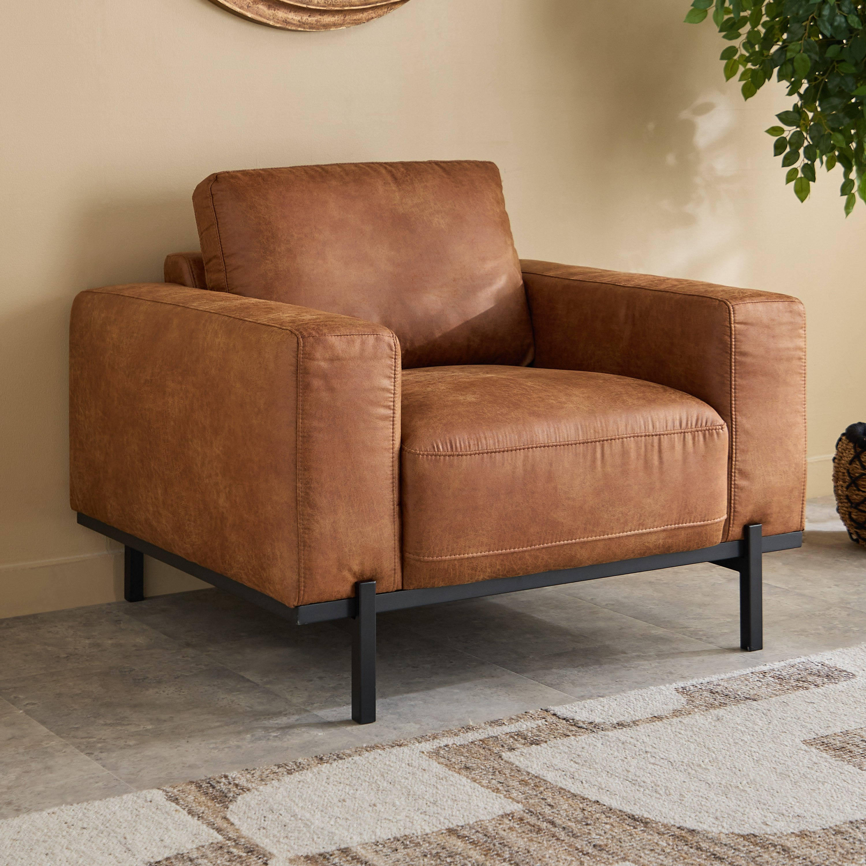 كنبة قماش بمساند ذراعين من ميلازو-hbxlivingroom-sofasandarmchairs-sofas-image-1