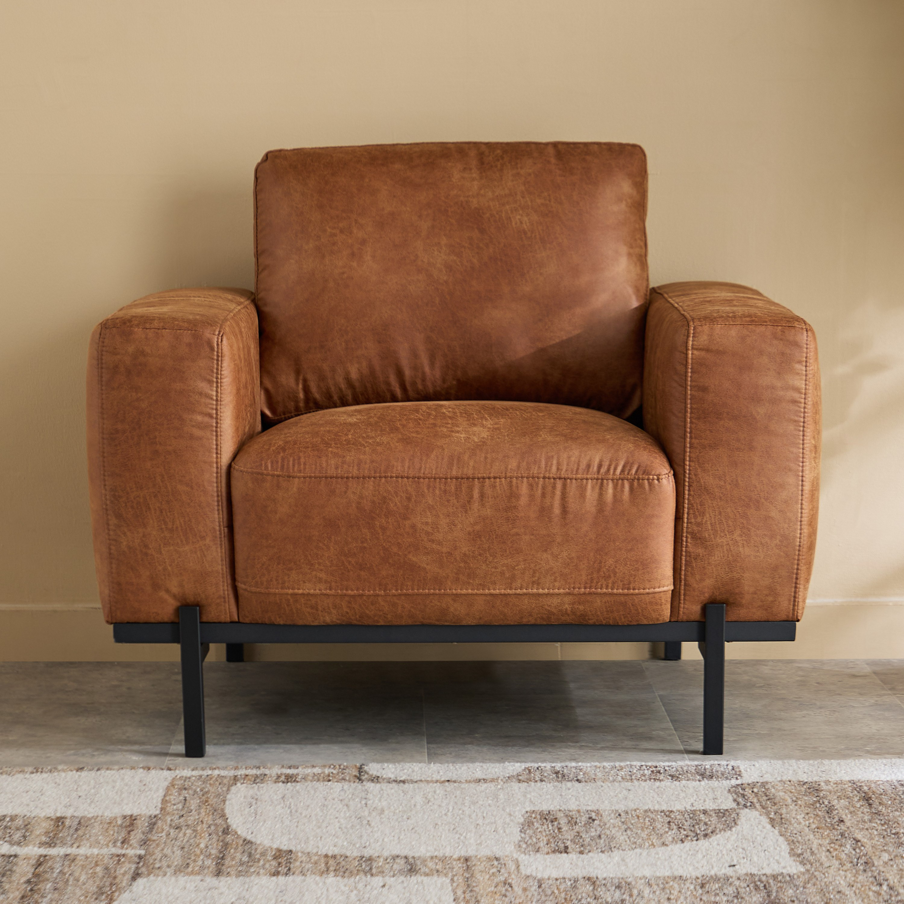 كنبة قماش بمساند ذراعين من ميلازو-hbxlivingroom-sofasandarmchairs-sofas-image-2