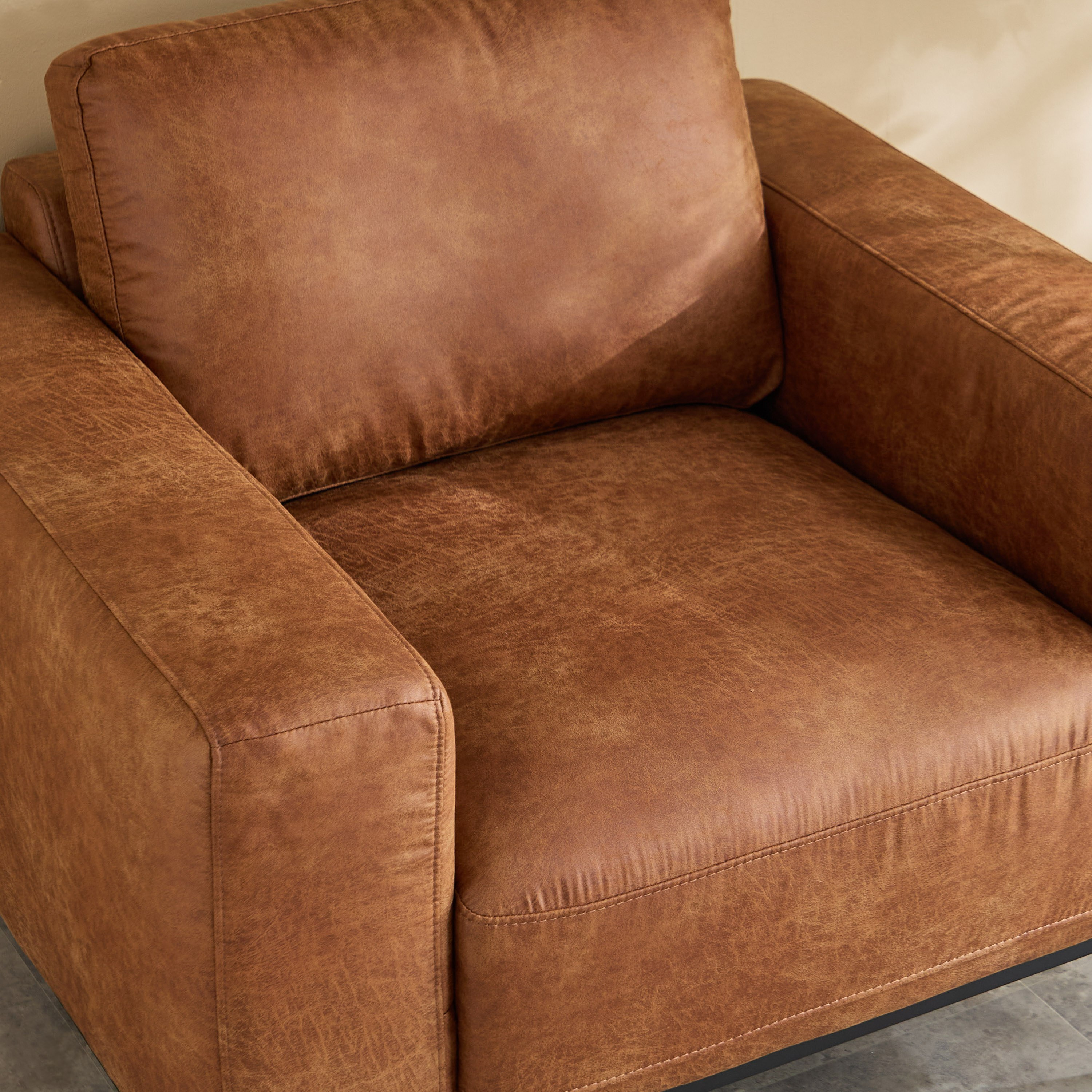 كنبة قماش بمساند ذراعين من ميلازو-hbxlivingroom-sofasandarmchairs-sofas-image-6