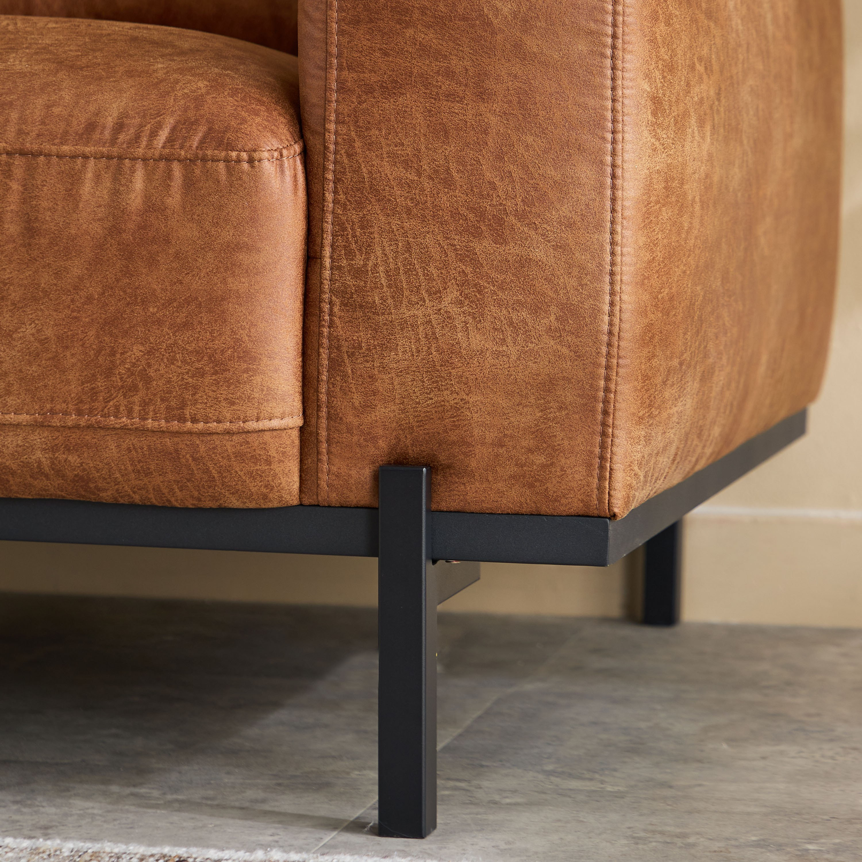 كنبة قماش بمساند ذراعين من ميلازو-hbxlivingroom-sofasandarmchairs-sofas-image-7