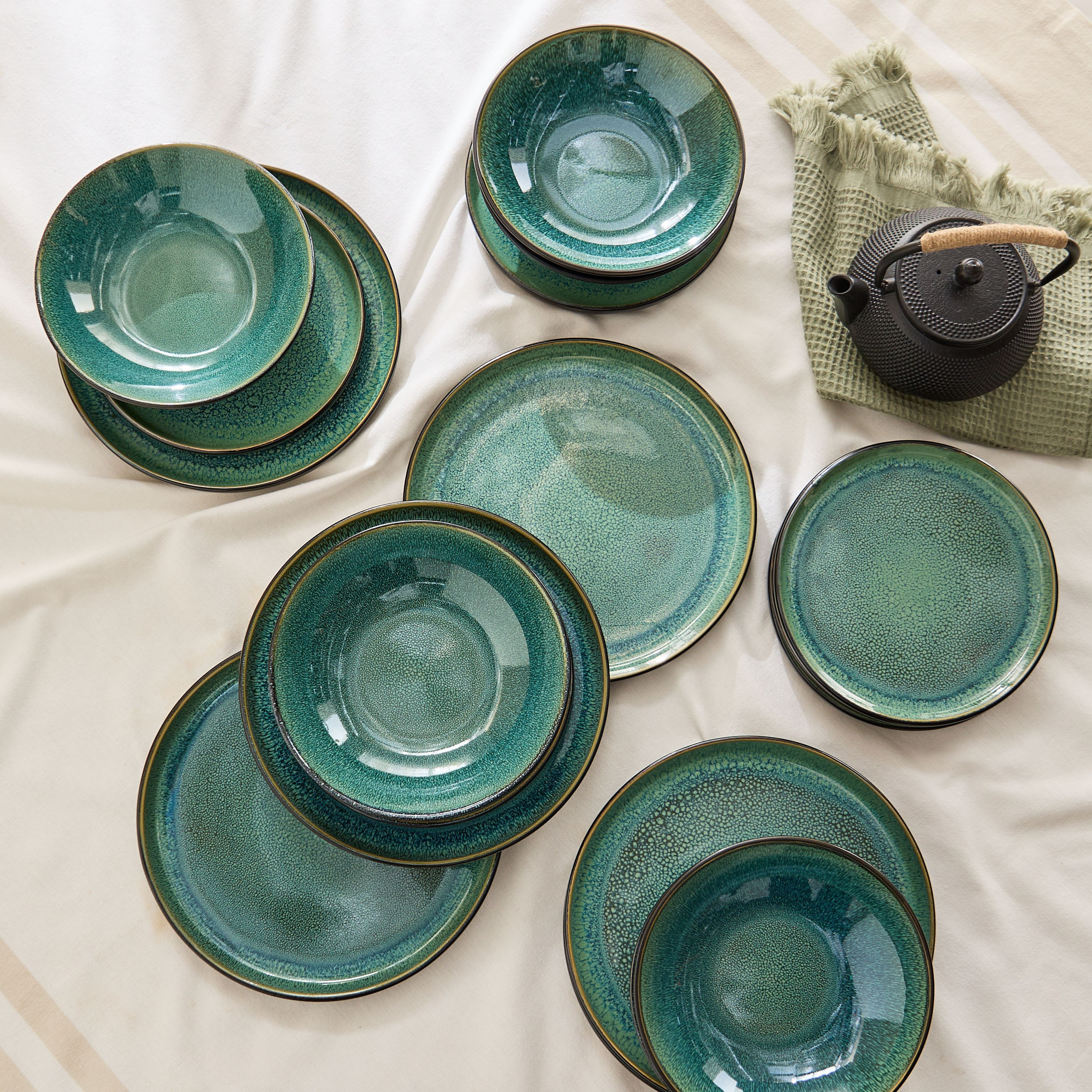 طقم عشاء من 18 قطعة بتصميم ريأكتيف من إليجنزا - لـ6 أفراد-hbxdiningroom-tabletop-dinnersets-image-1