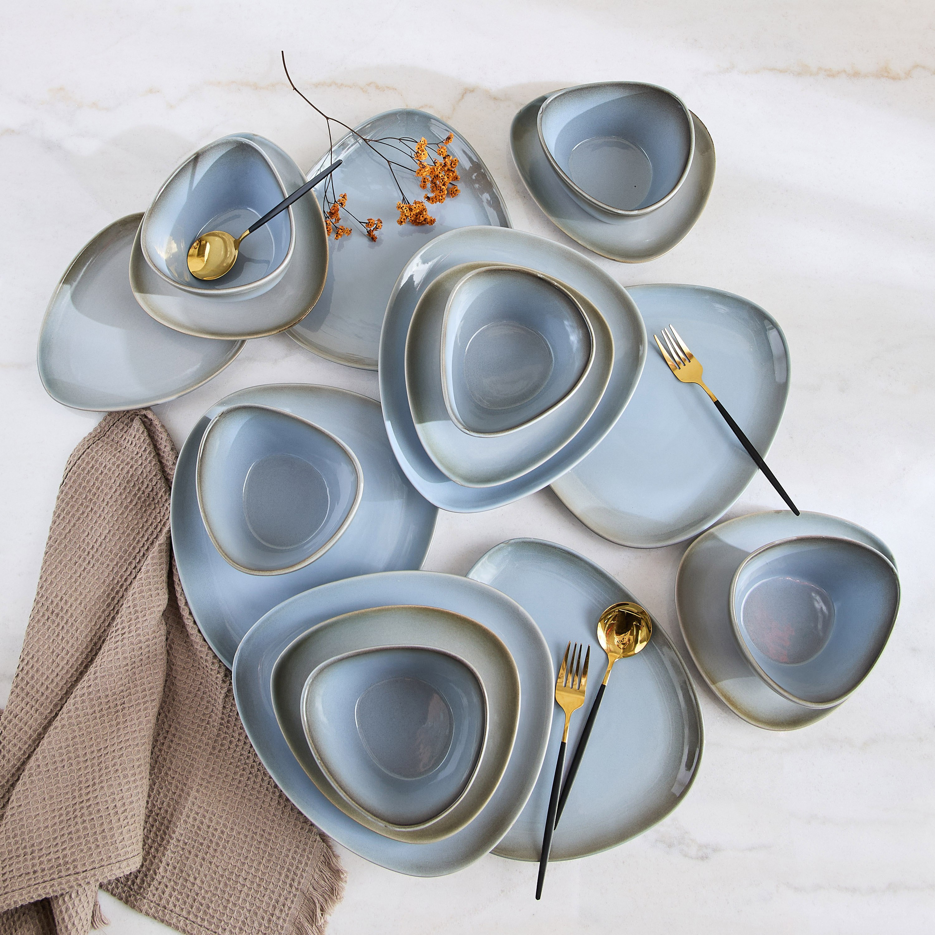 طقم عشاء 18 قطعة بتصميم مثلث من إليجنزا - يخدم 6 أفراد-hbxdiningroom-tabletop-dinnersets-image-1