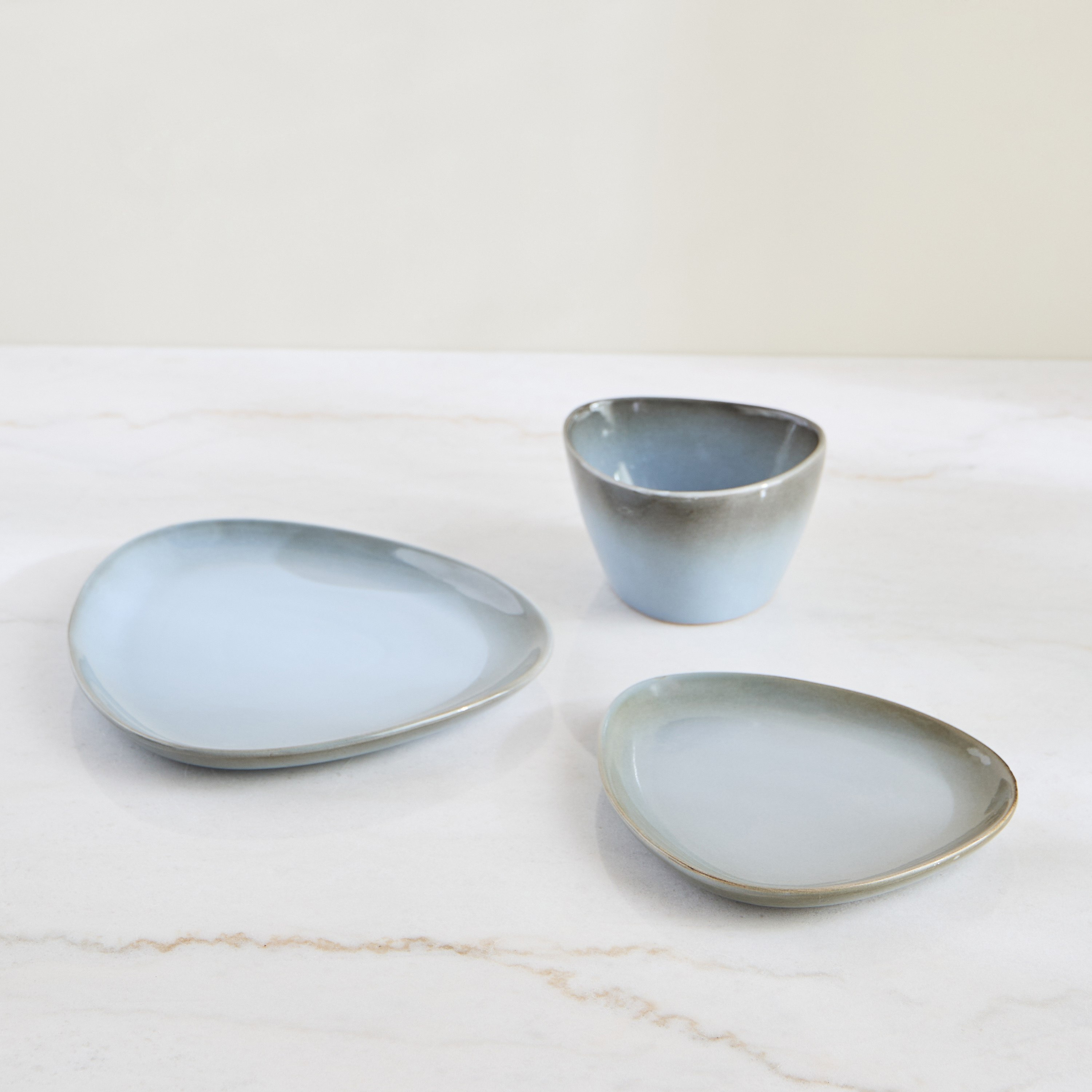 طقم عشاء 18 قطعة بتصميم مثلث من إليجنزا - يخدم 6 أفراد-hbxdiningroom-tabletop-dinnersets-image-2