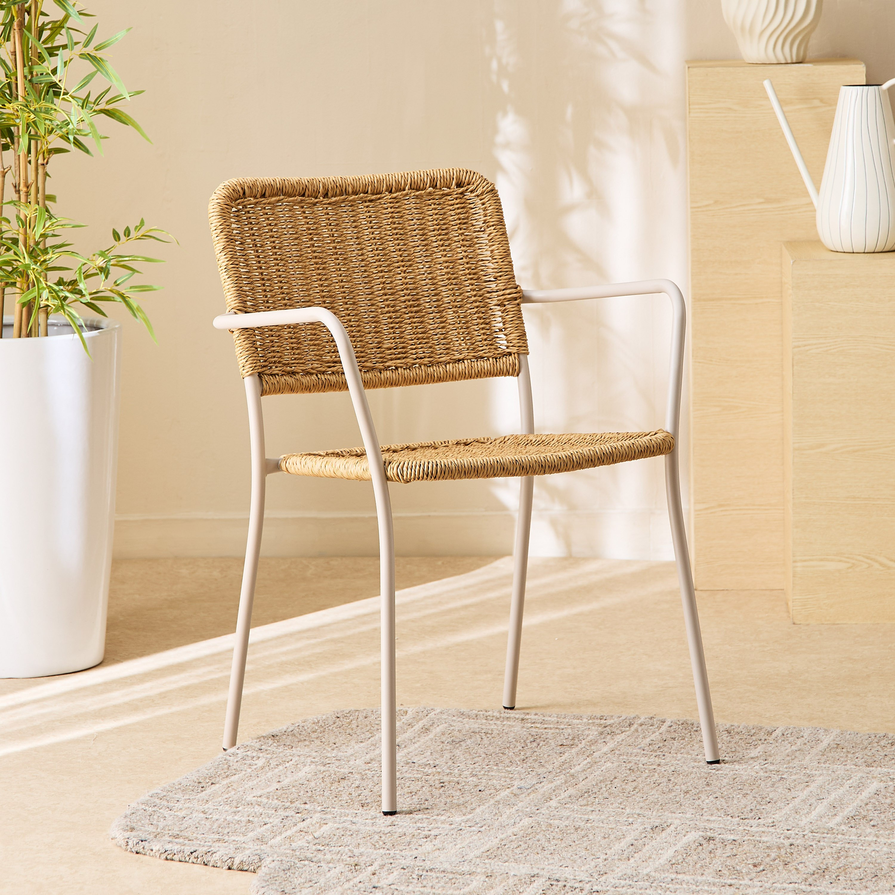 كرسي بذراعين للجلسات الخارجية من الروطان من فيرا داروين-hbxfurniture-outdoor-swingsandchairs-image-1