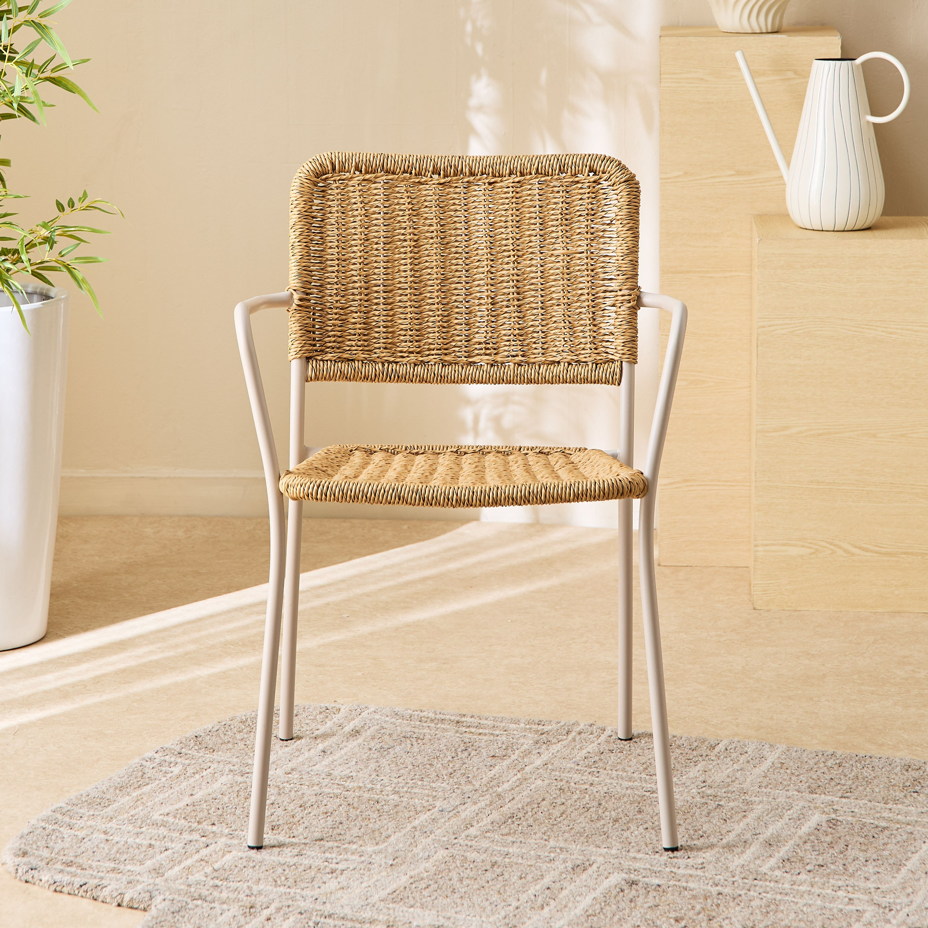 كرسي بذراعين للجلسات الخارجية من الروطان من فيرا داروين-hbxfurniture-outdoor-swingsandchairs-image-2
